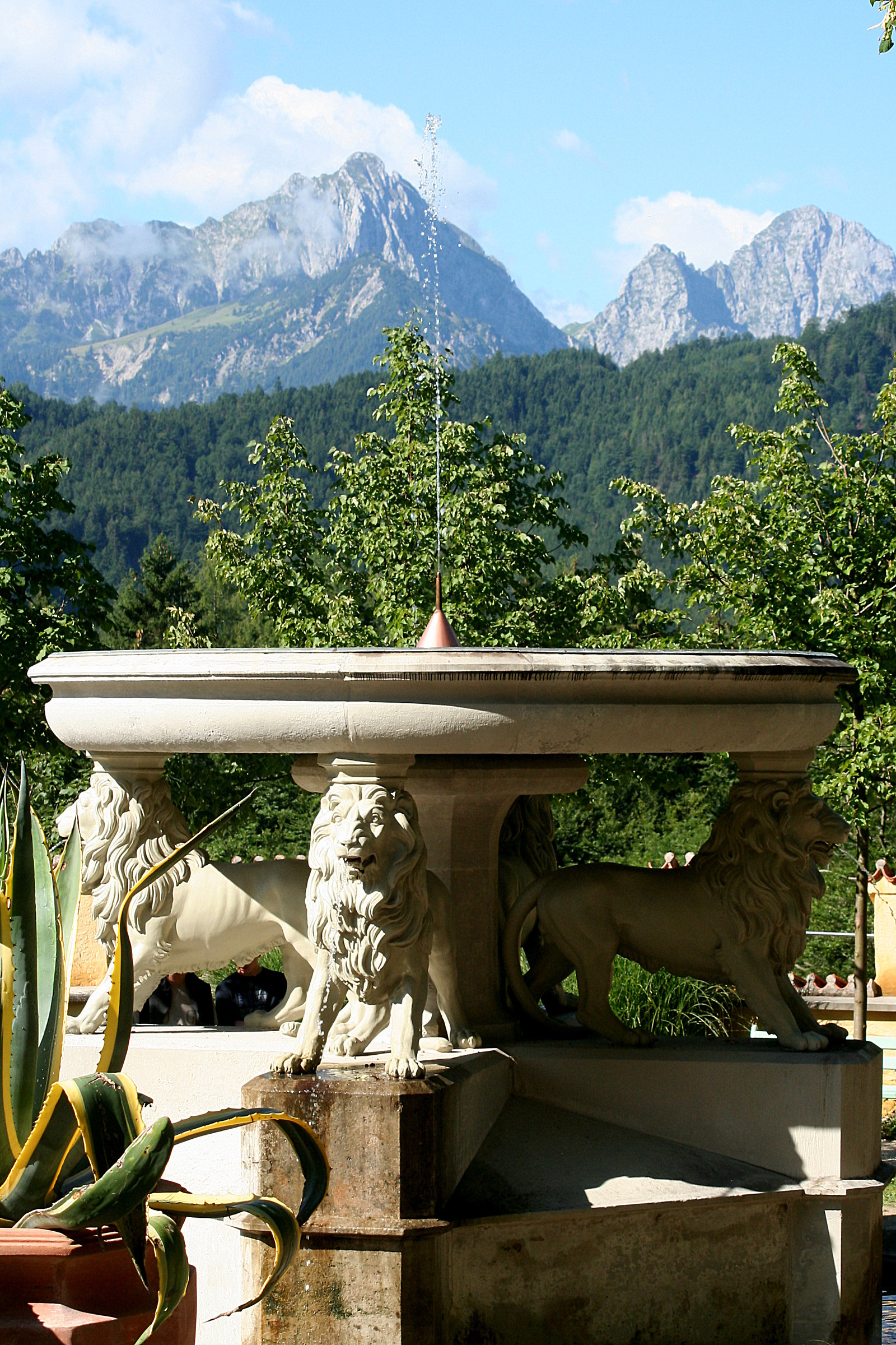the fountain in the garden of Hohenschwangau