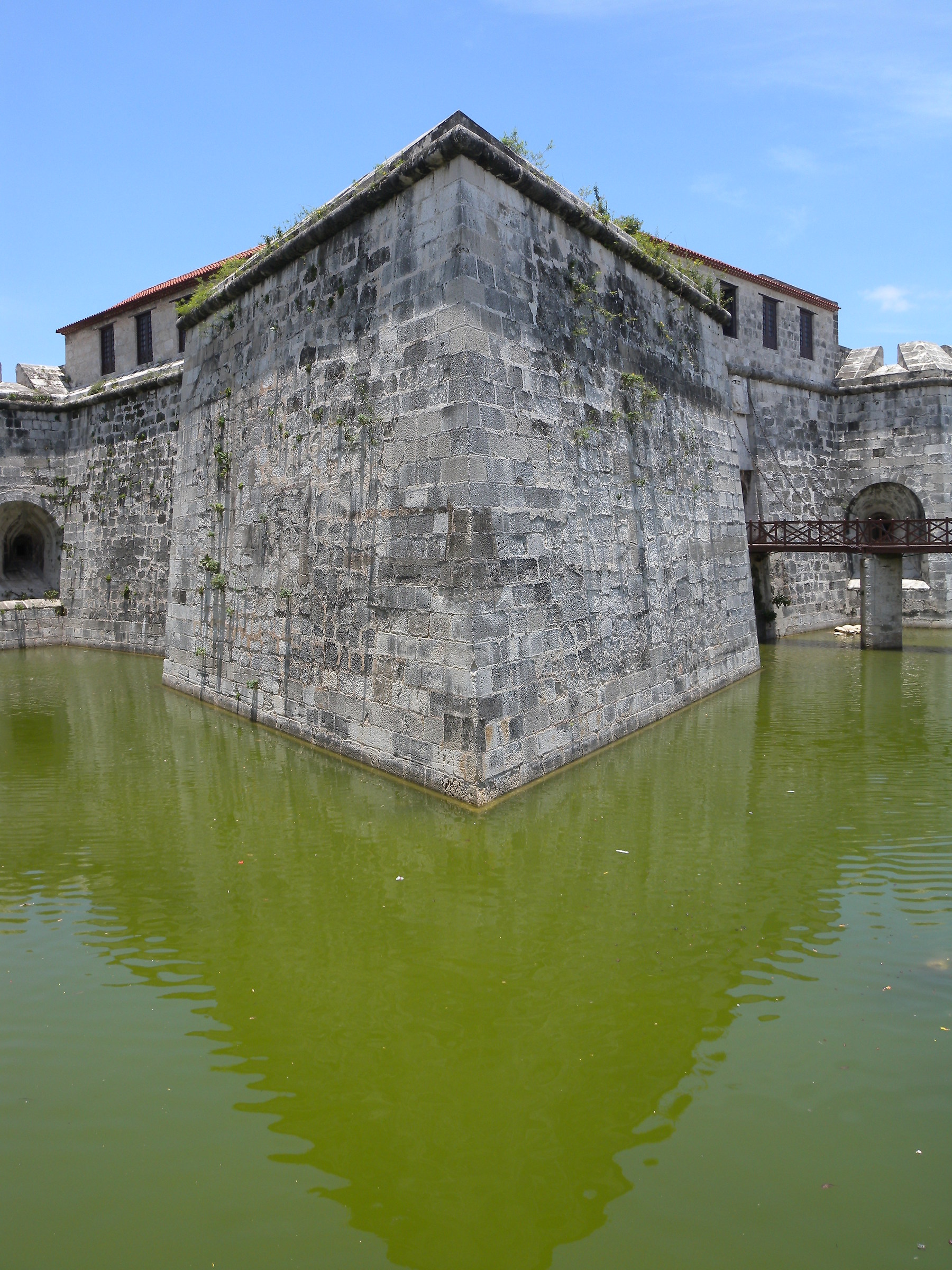 Contrafforte e fossato