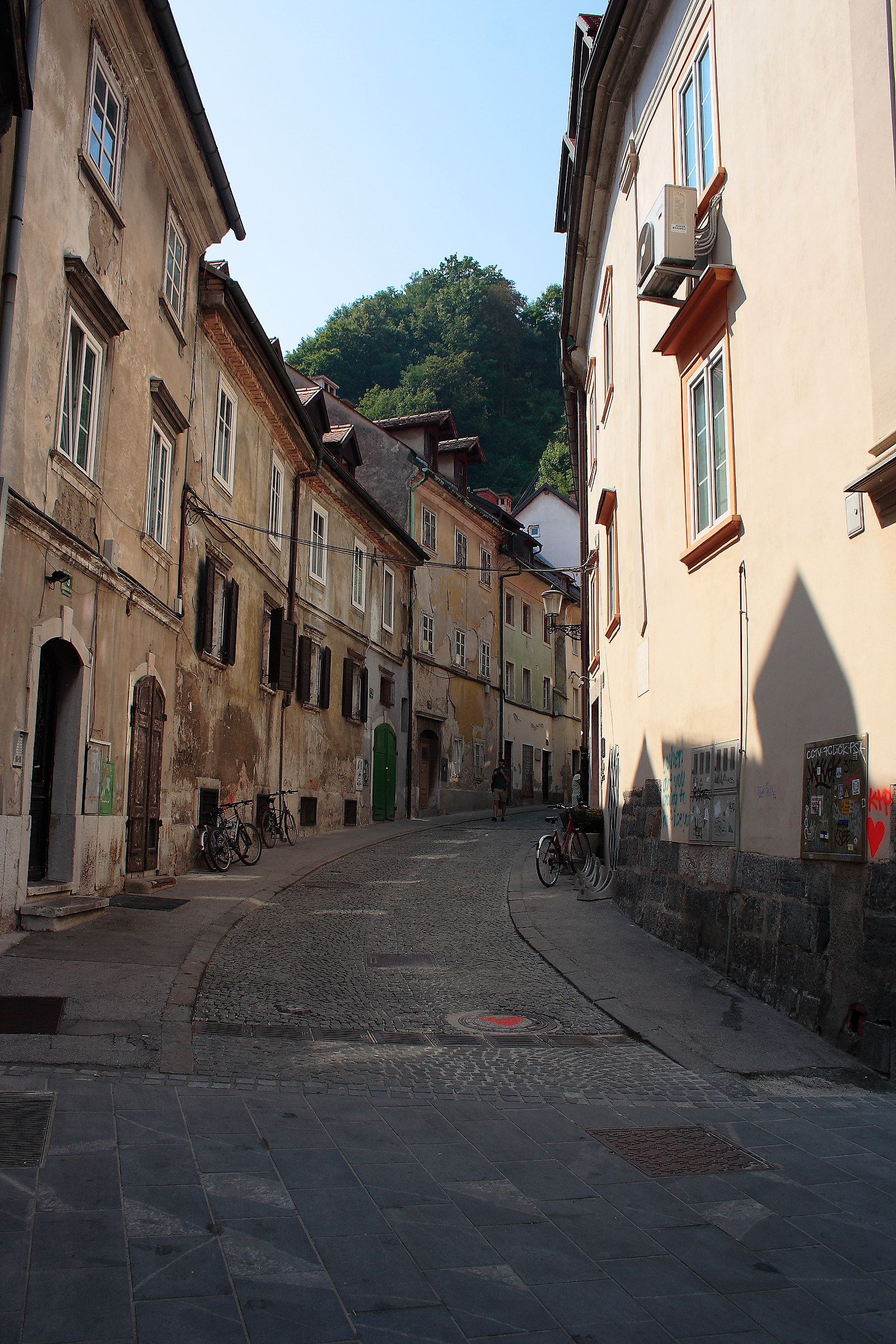 The road to the castle