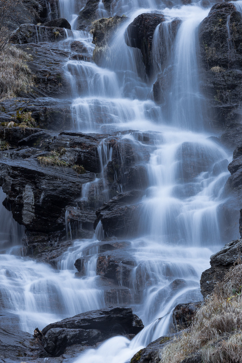 The sparkling waterfall of Val Sambuzza ...