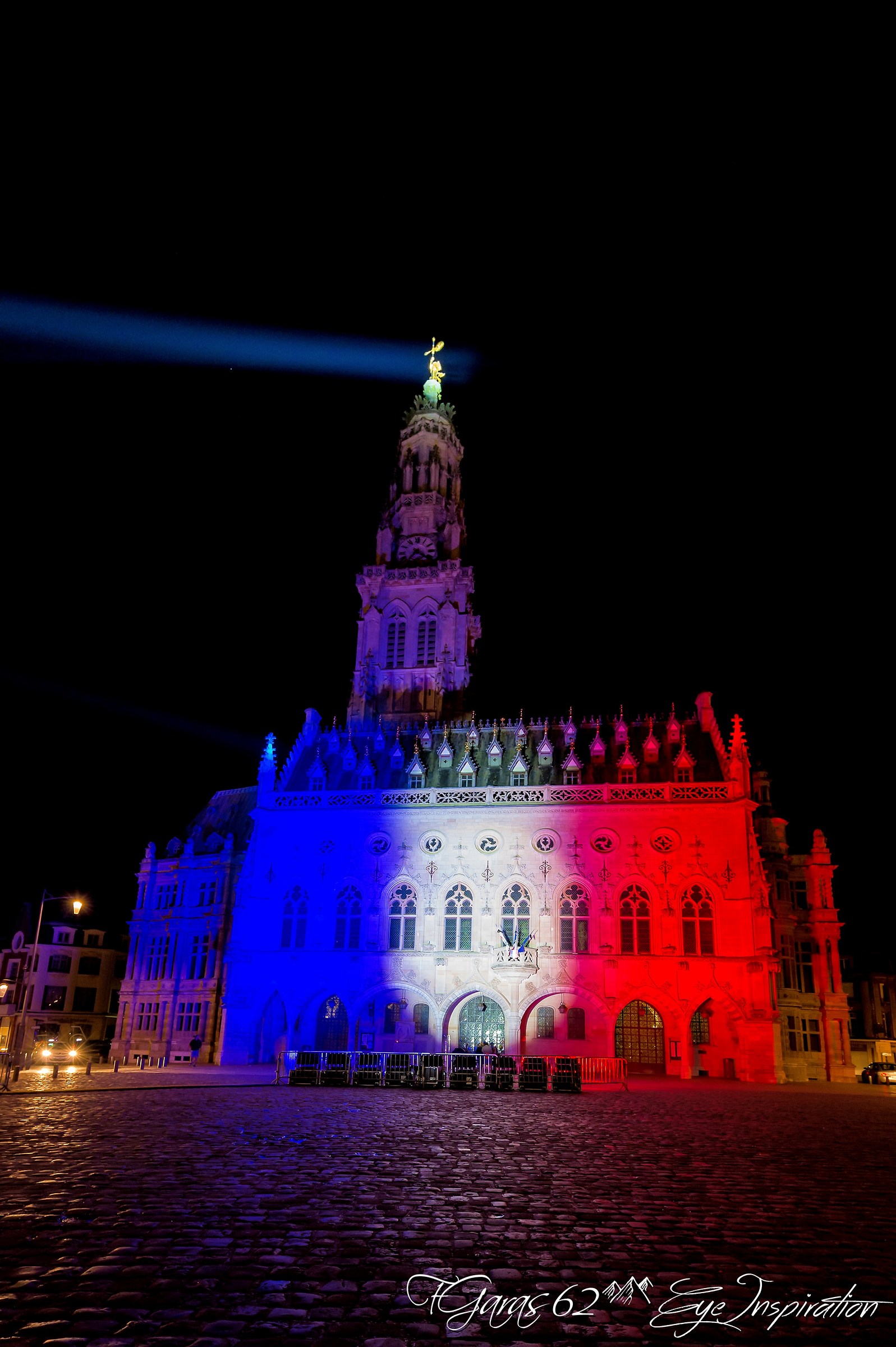 Arras rend hommage aux victimes des attentats de paris