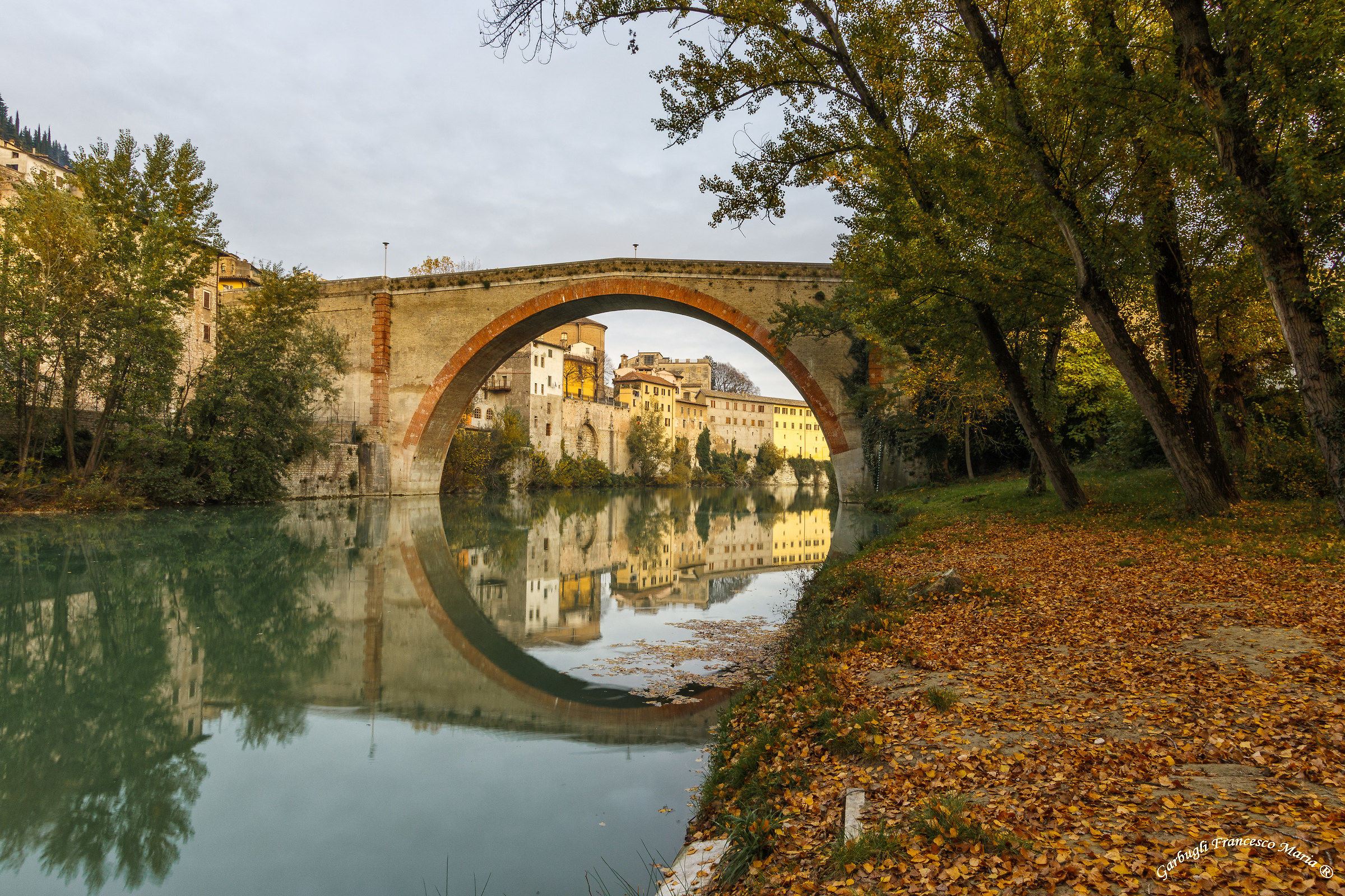 Autumn colors on the Concorde Bridge