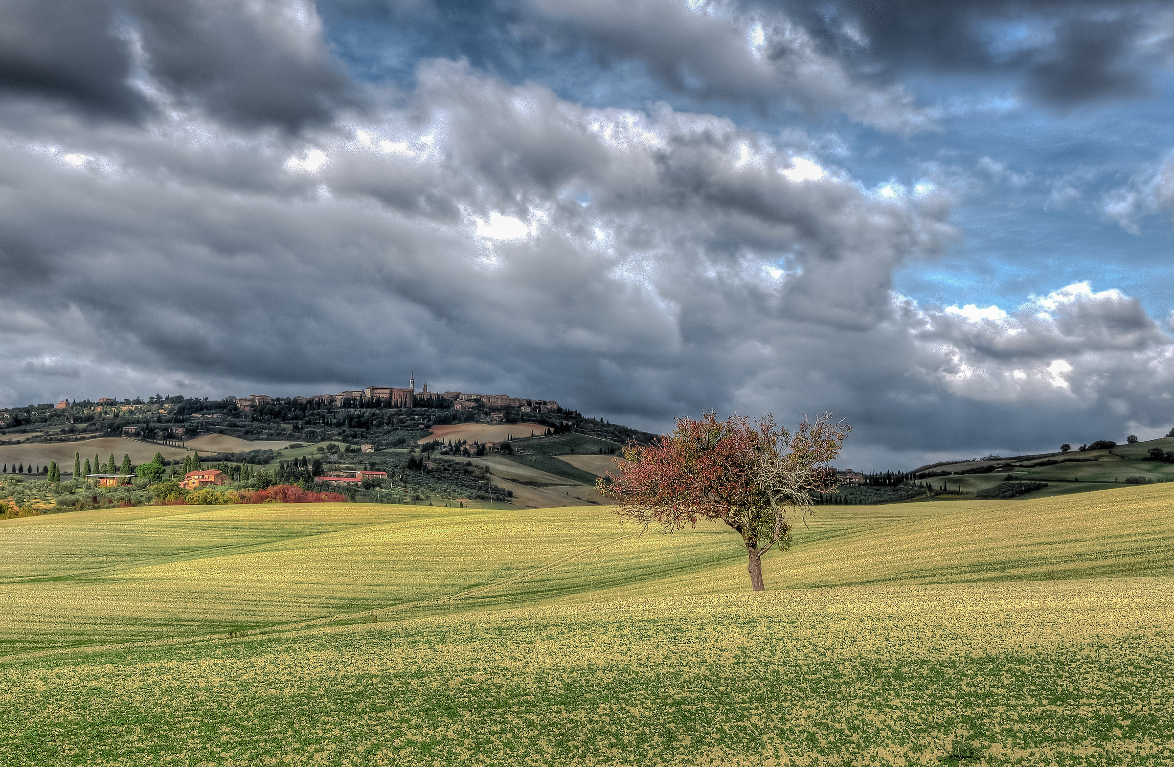 Val d'Orcia Pienza in the background ...