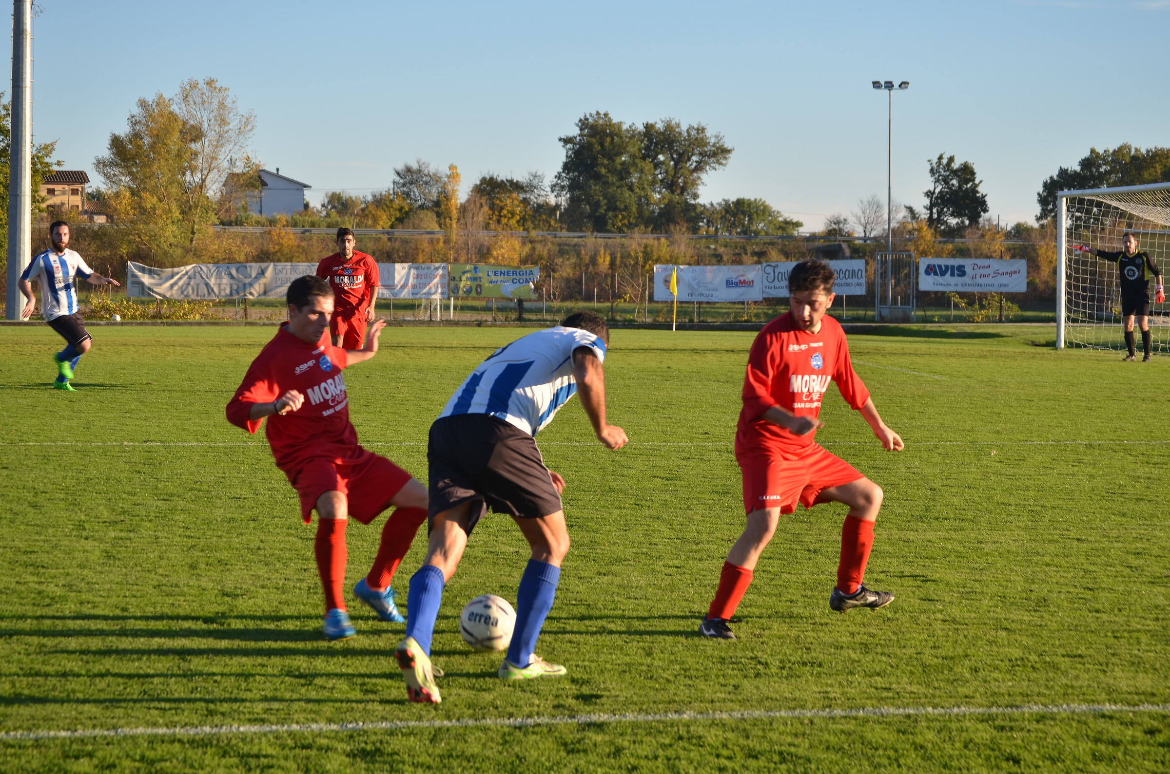 la Squadra del paese all'opera