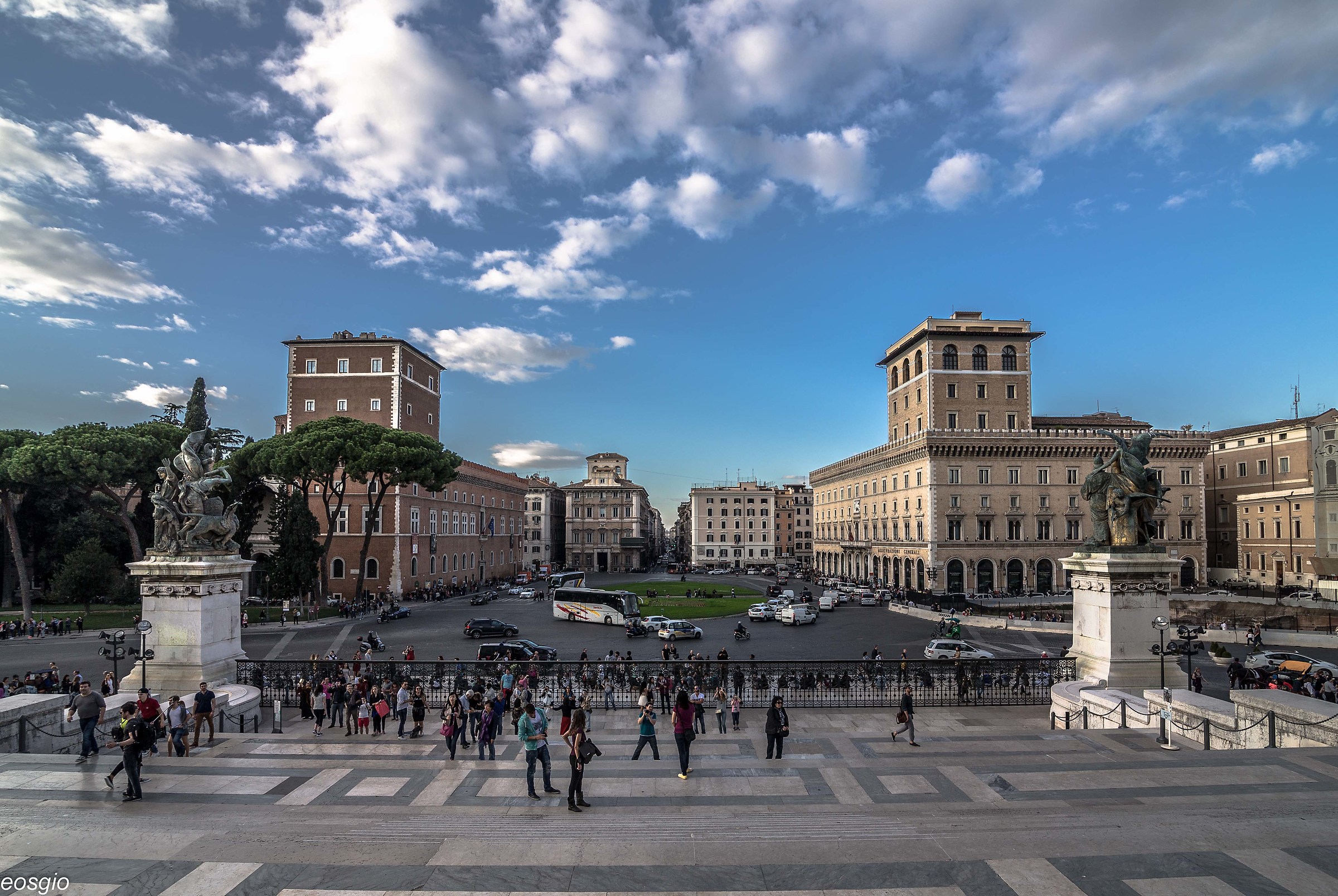 Dal Vittoriano, Piazza Venezia