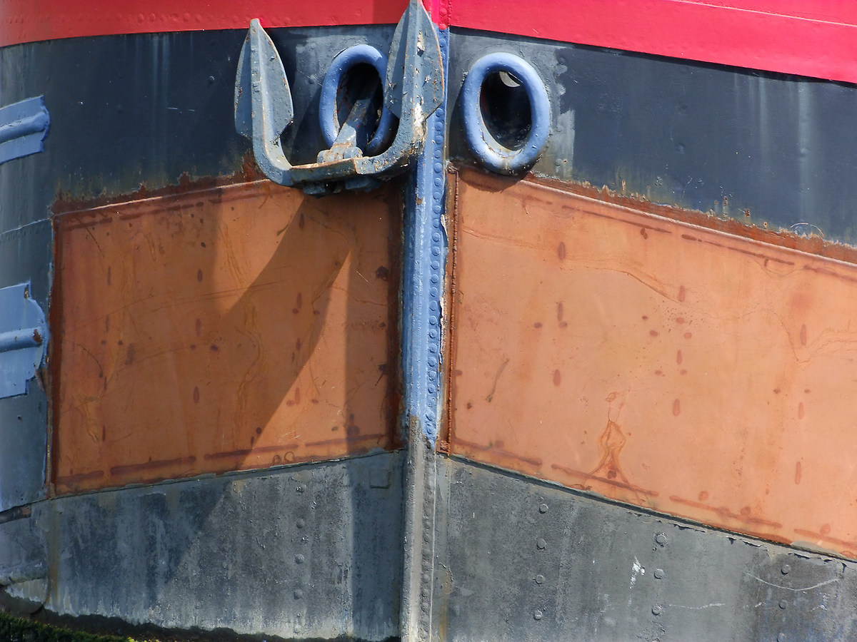 prow of a houseboat on the Seine Paris