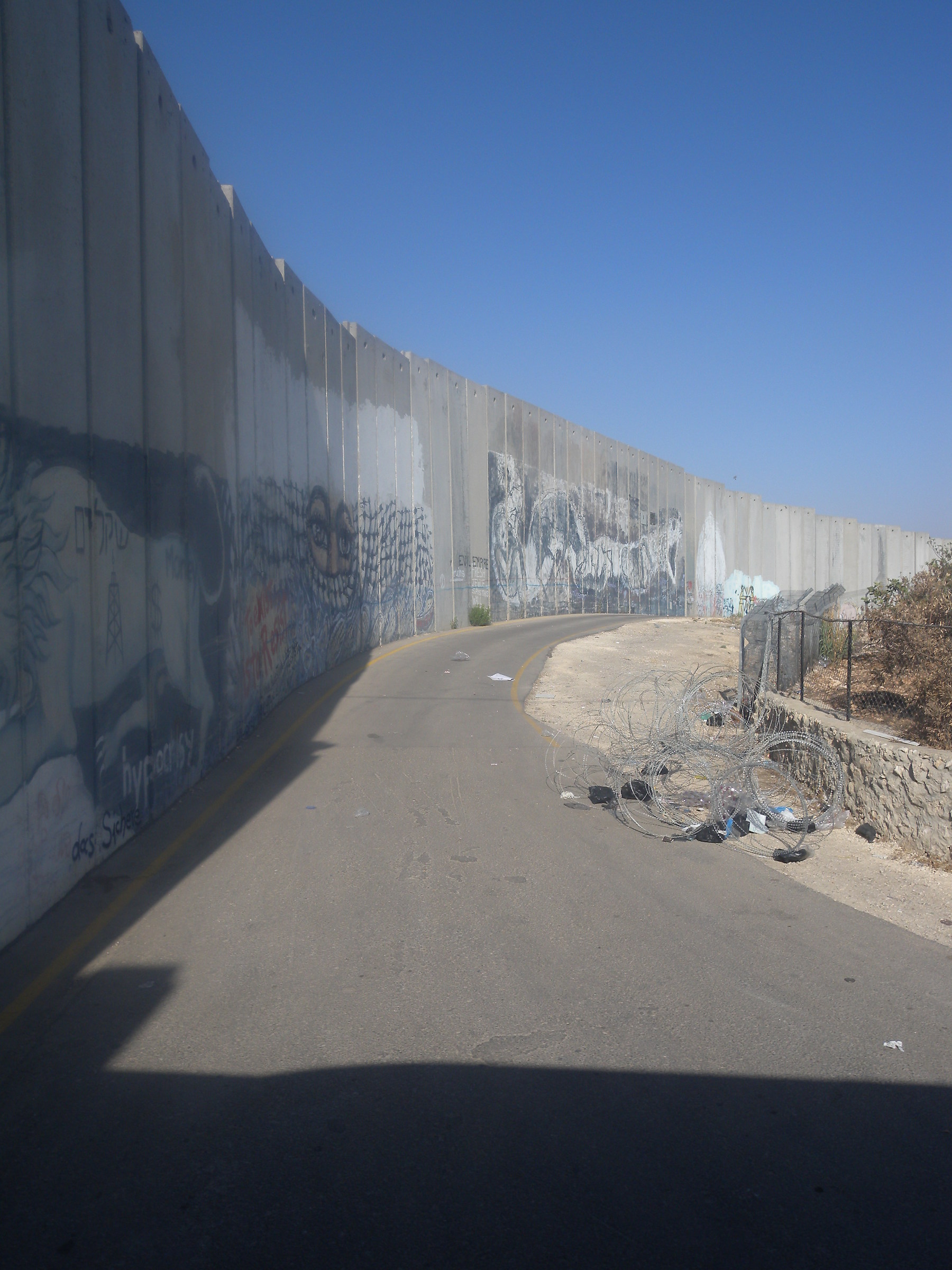 Walls that do not collapse