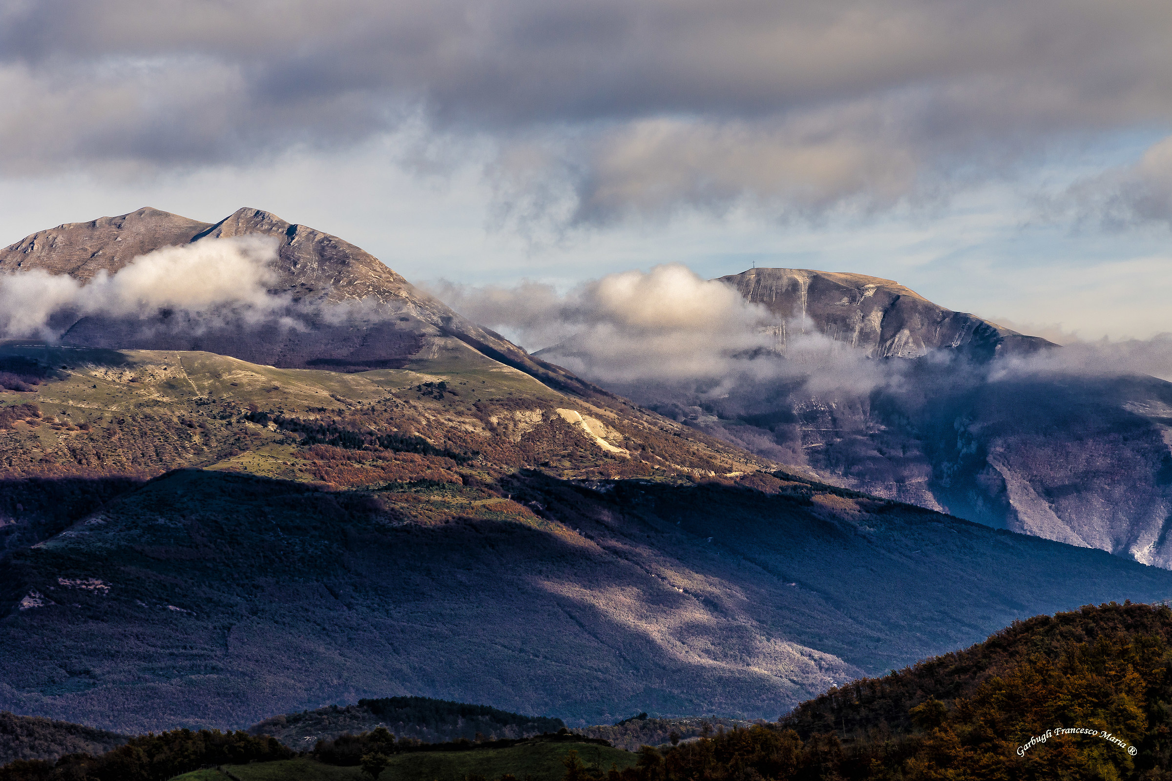 Acute Catria and soar in the valley