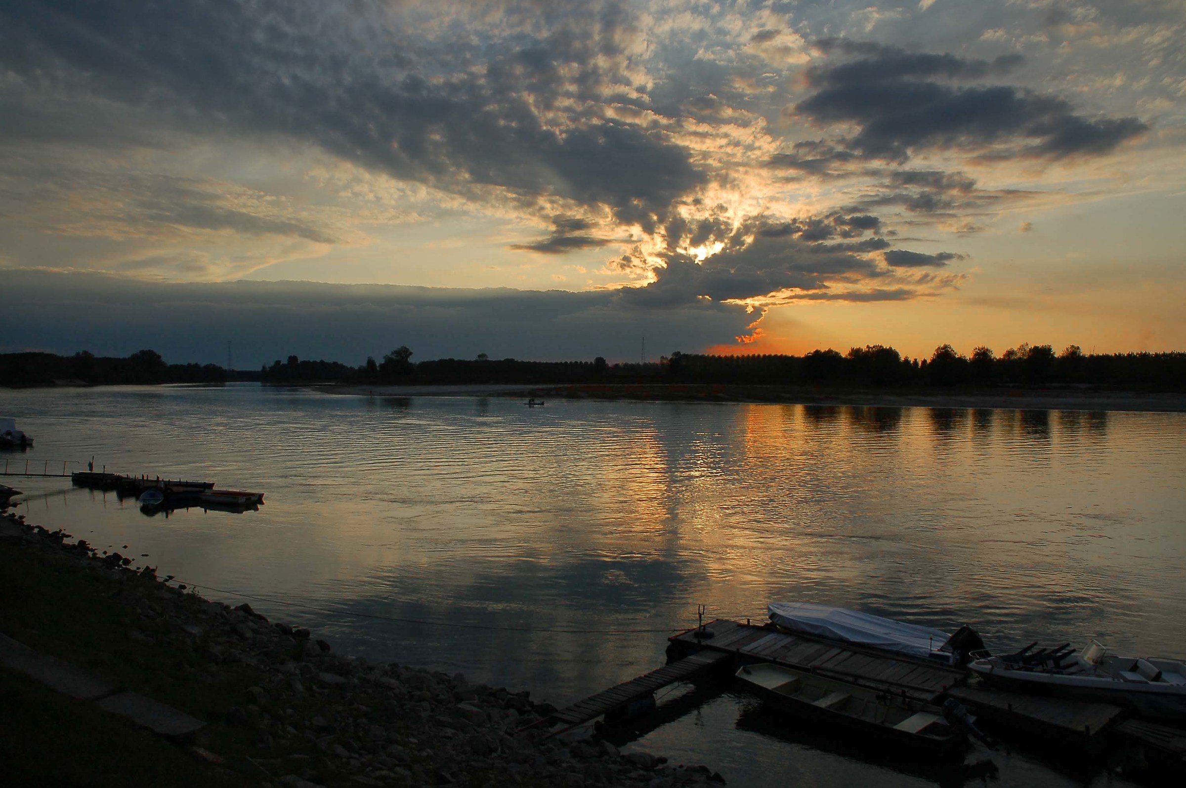 tramonto sul grande fiume