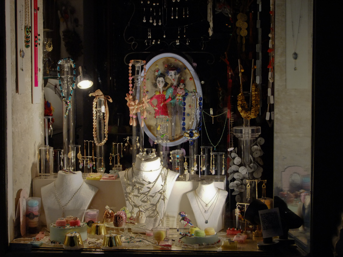 icons and joys in Montmartre