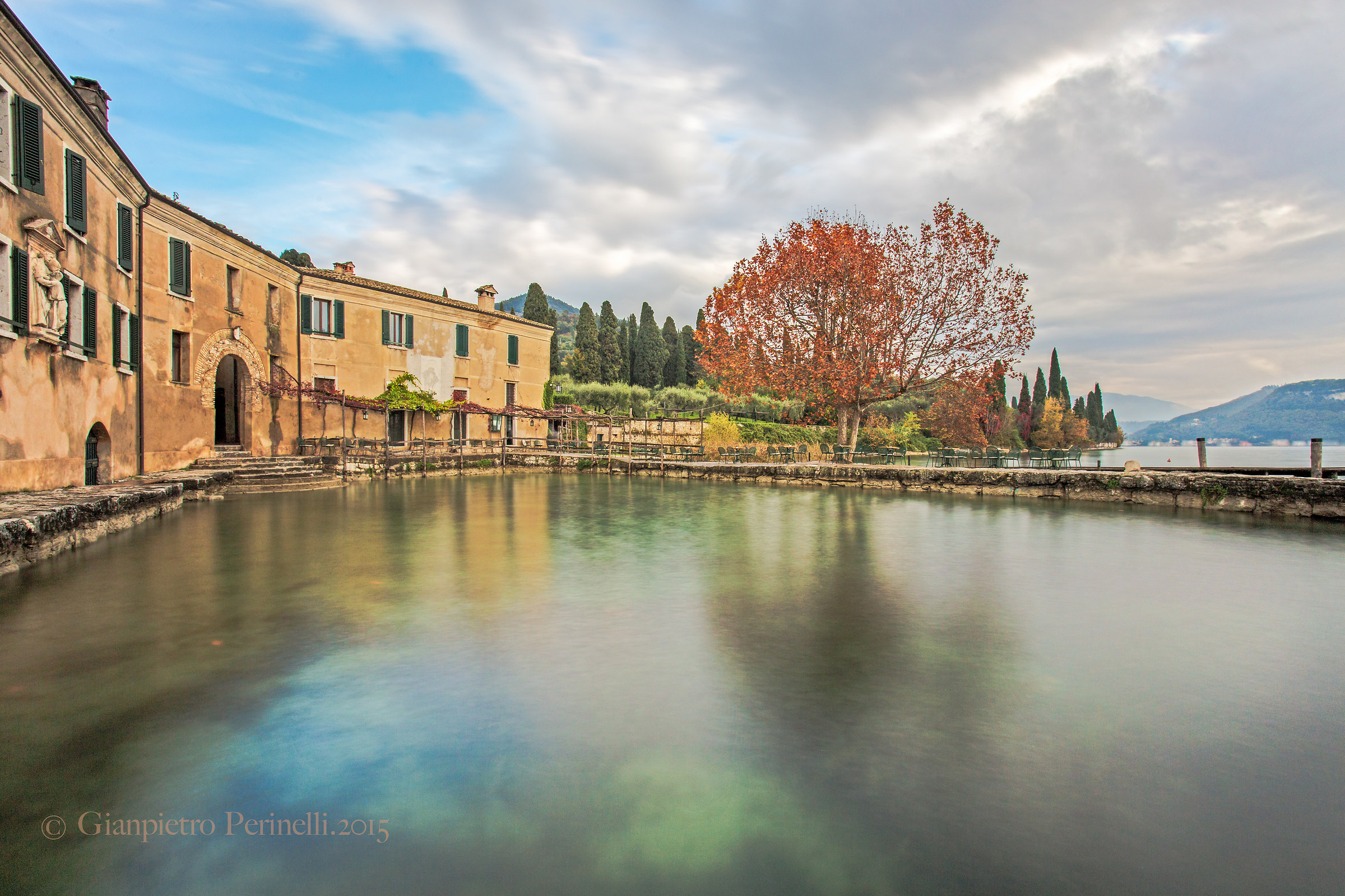 Punta San Vigilio si colora d'Autunno