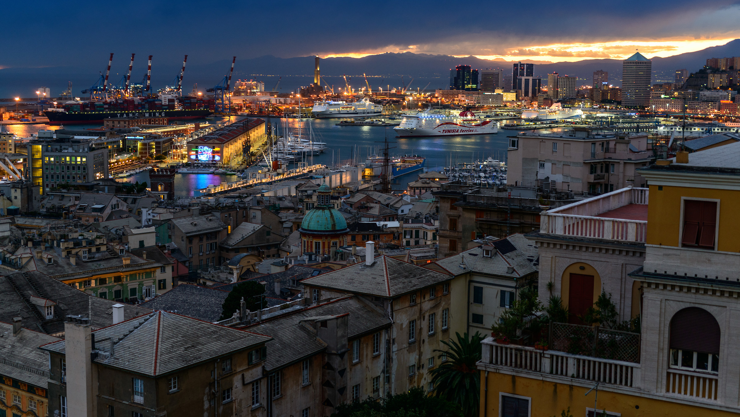 Tramonto a Genova