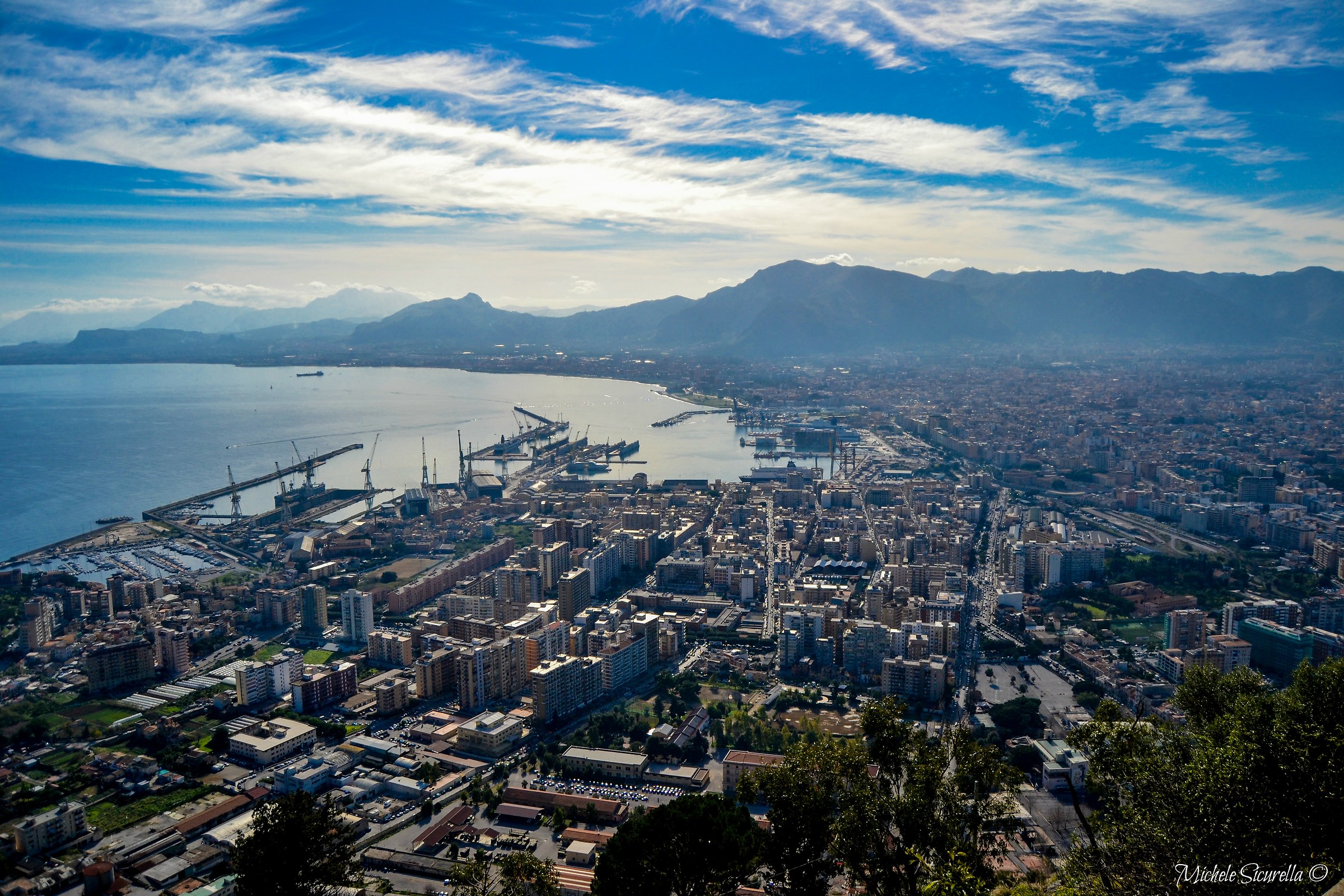 Tratto di Palermo vista su Montepellegrino.