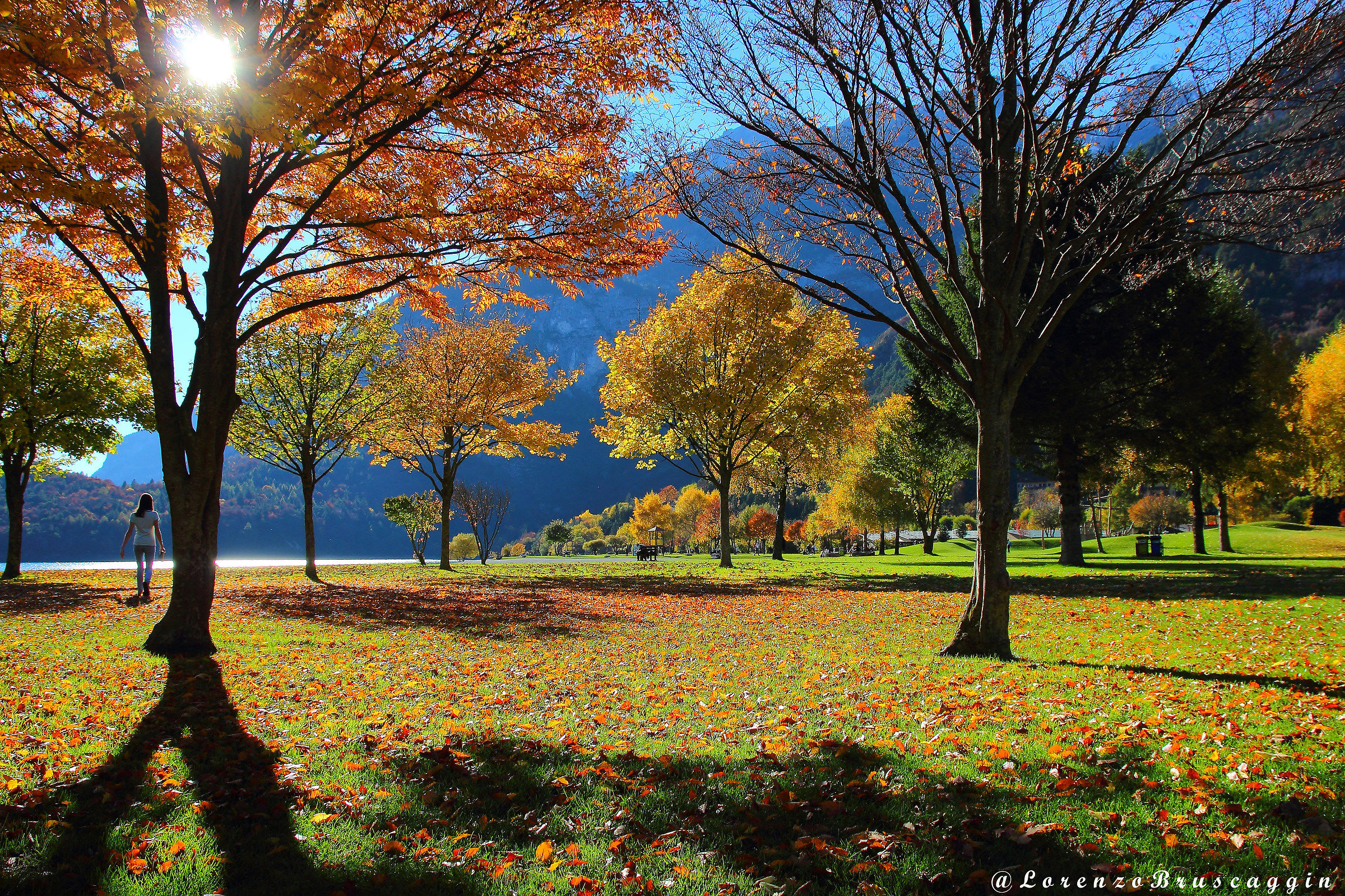 Sulle rive del lago di Molveno