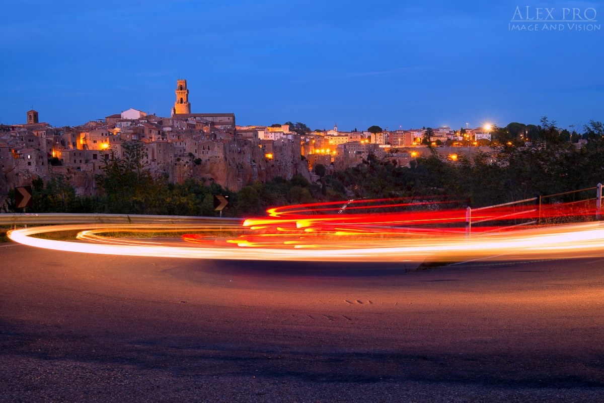 Scie di luce a Pitigliano