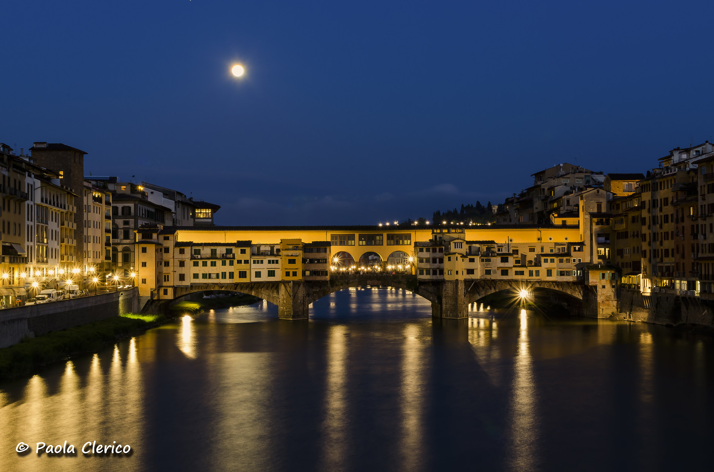 Ponte vecchio a Firenze by night