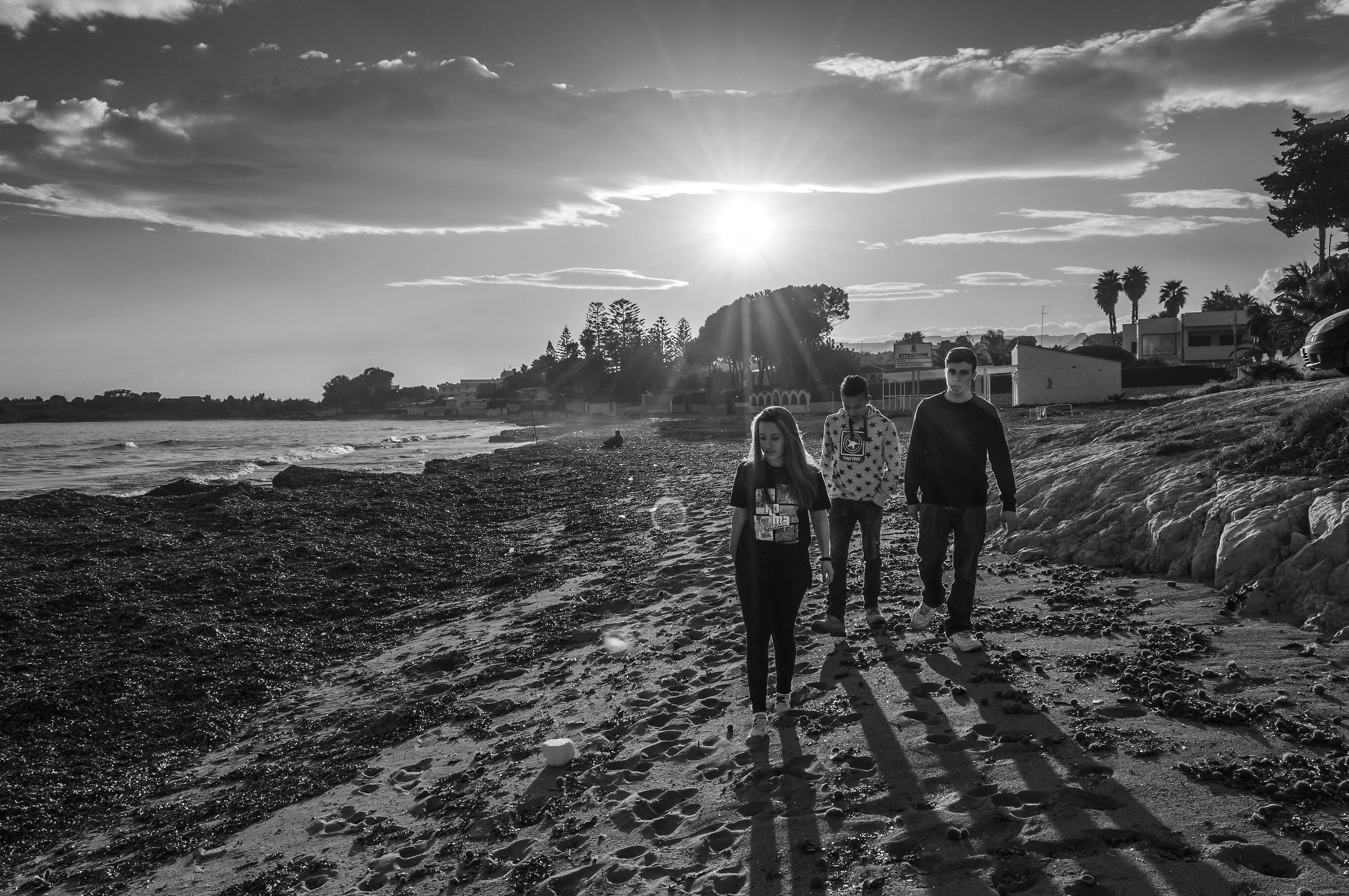 Meeting friends on the beach