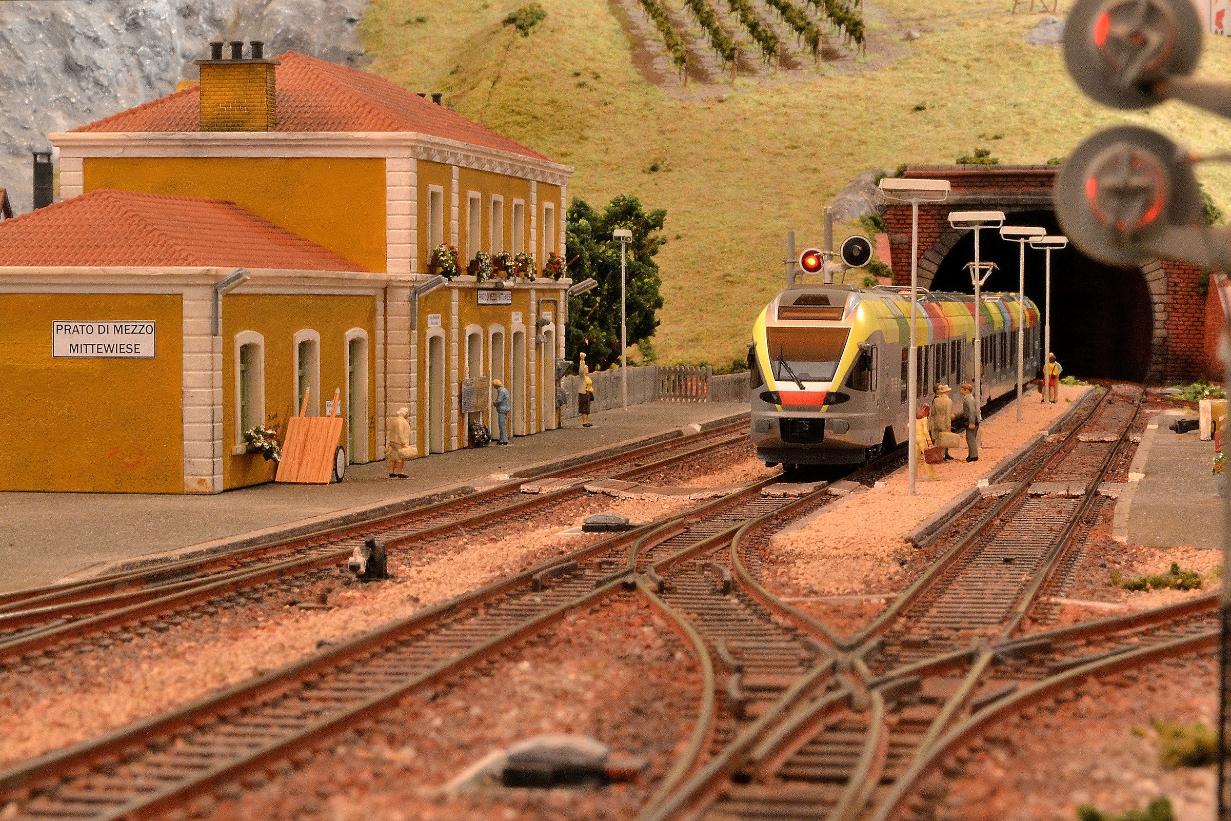 Prato di Mezzo-Mittewiese railway station