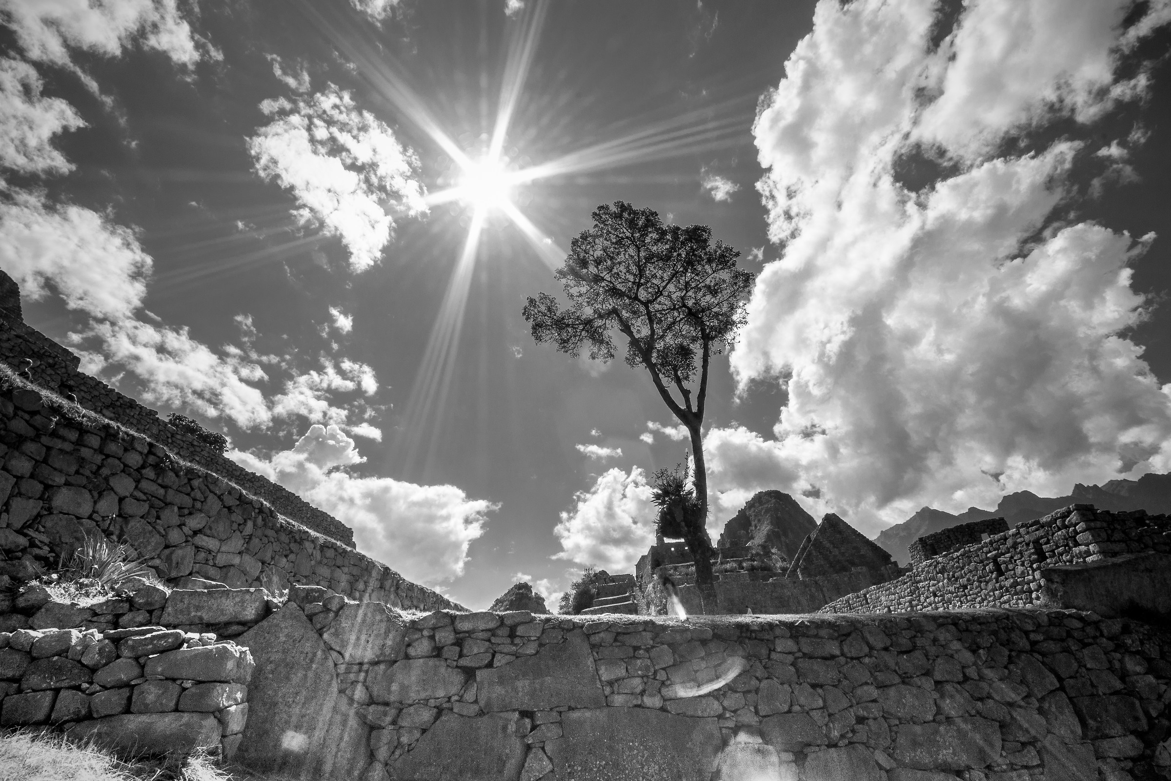 Machu Picchu in controluce