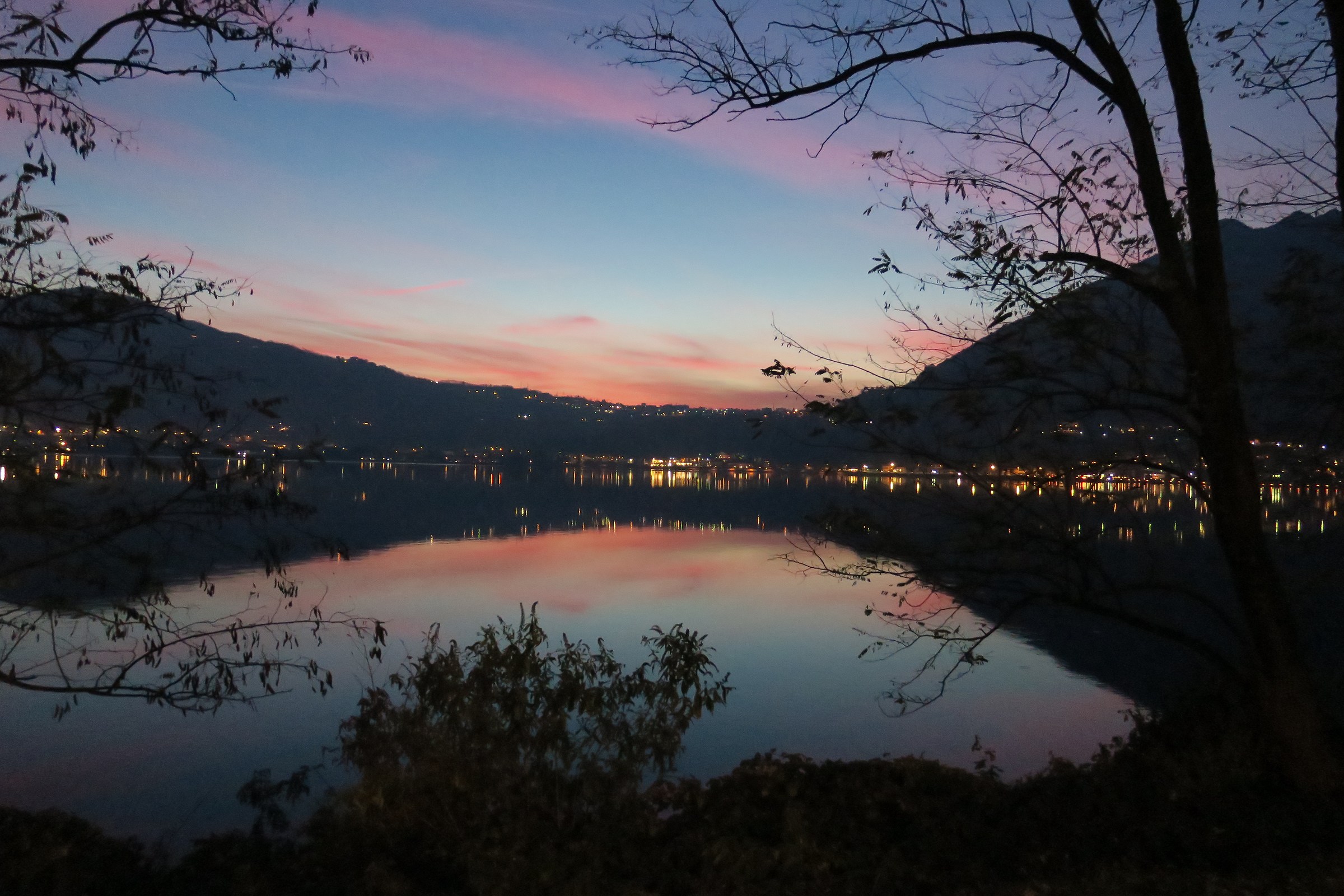 Tramonto autunnale sul lago di Garlate