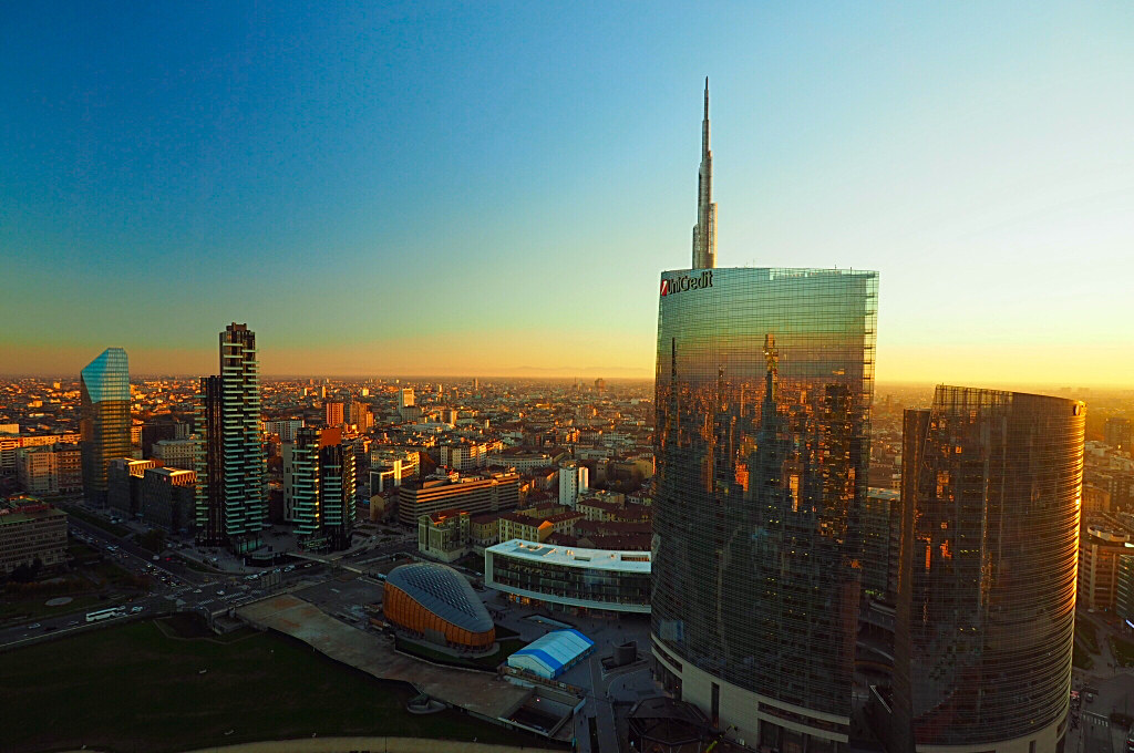 Skyline milanese dal bosco verticale