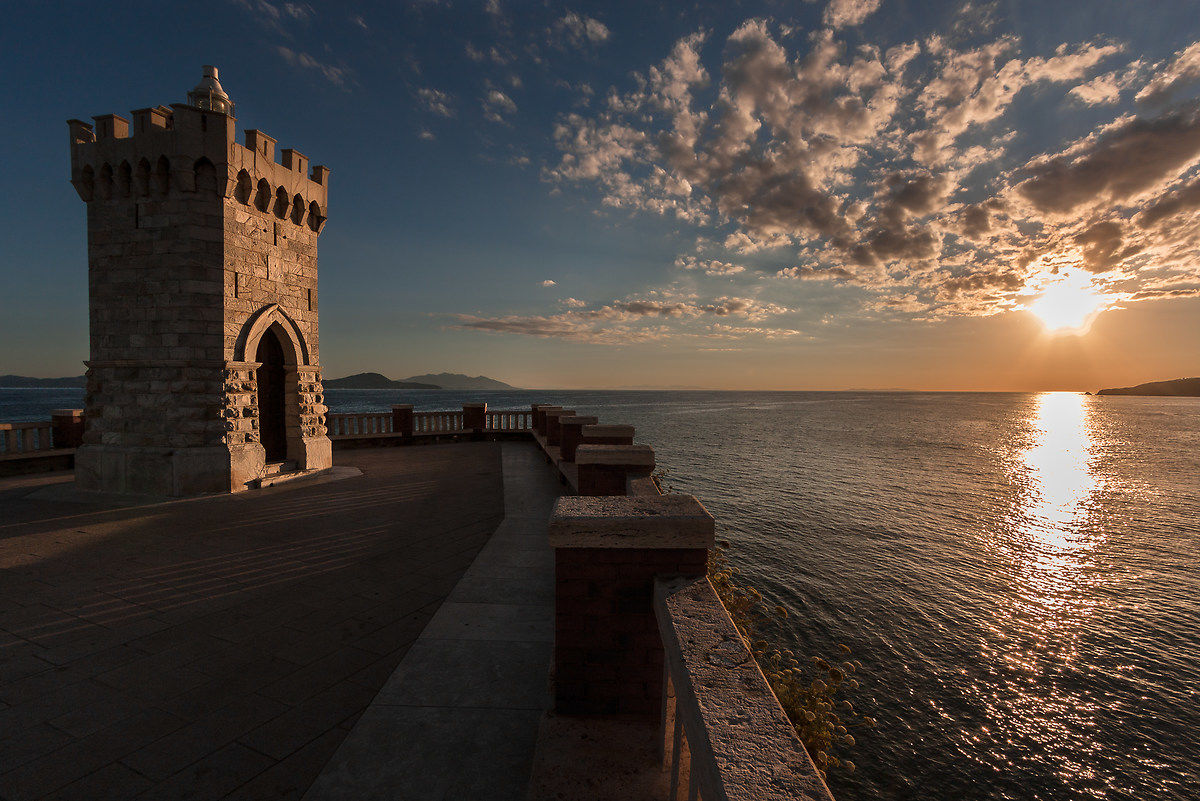 The small lighthouse Piazza Bovio