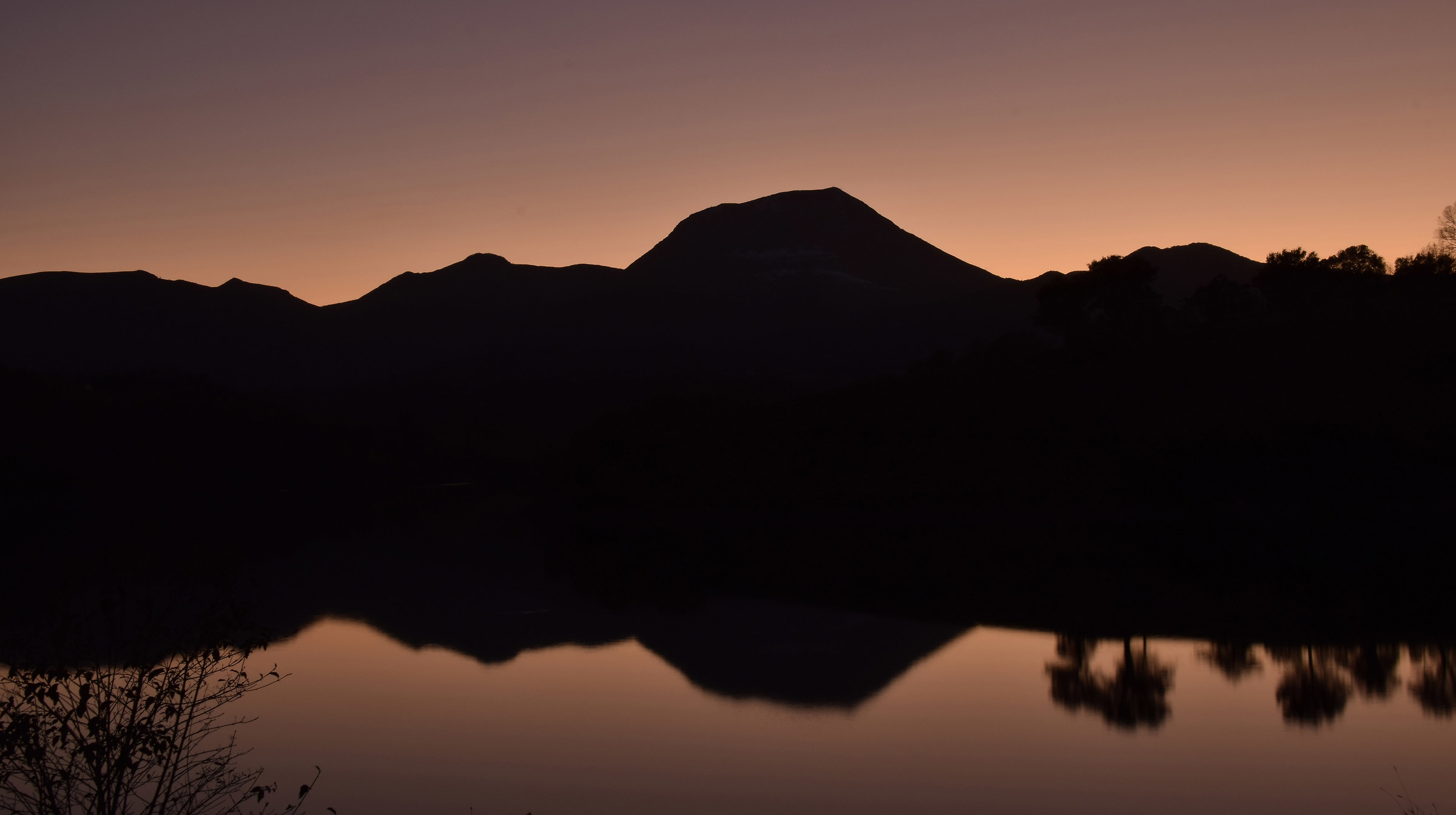 Monte S.Vicino al tramonto sul lago di Castreccioni