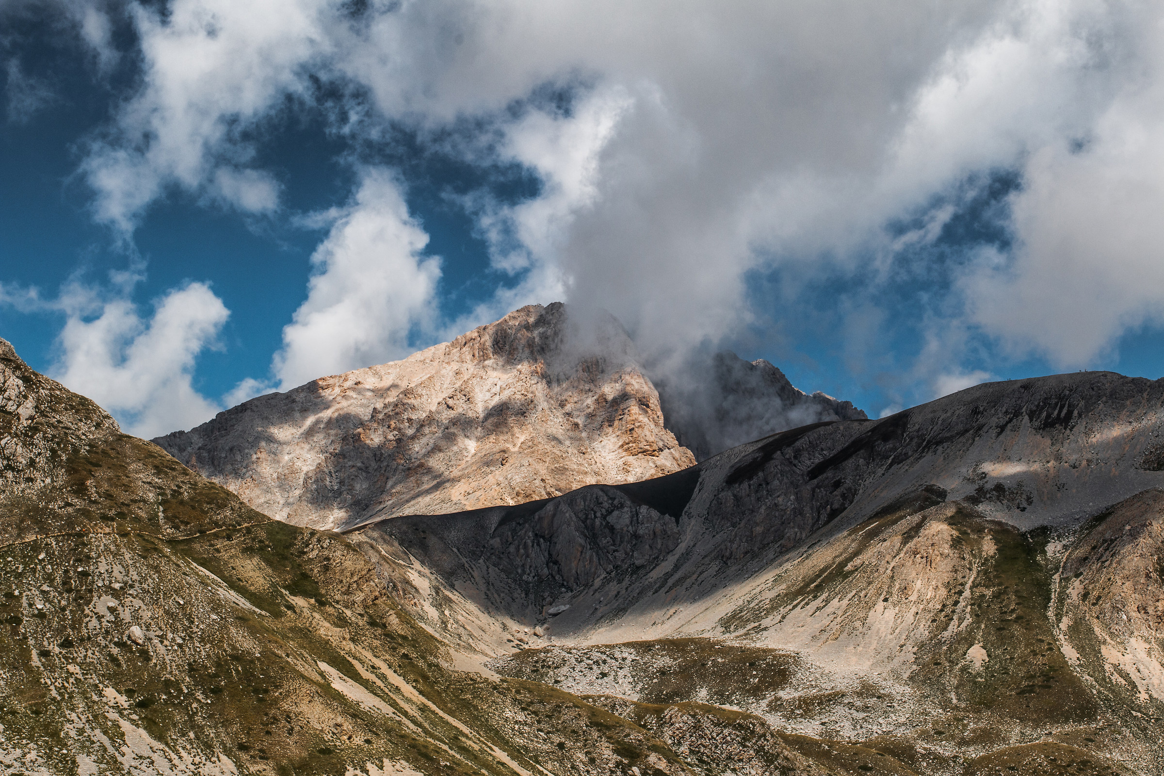 The Giant through the Clouds