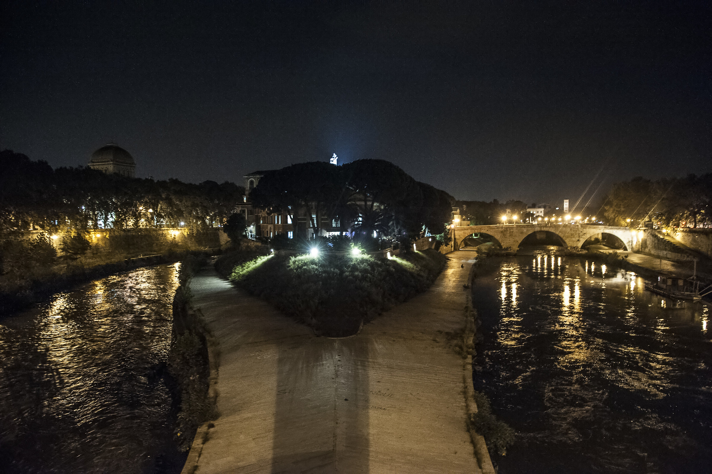 roma By Night Isola Tiberina