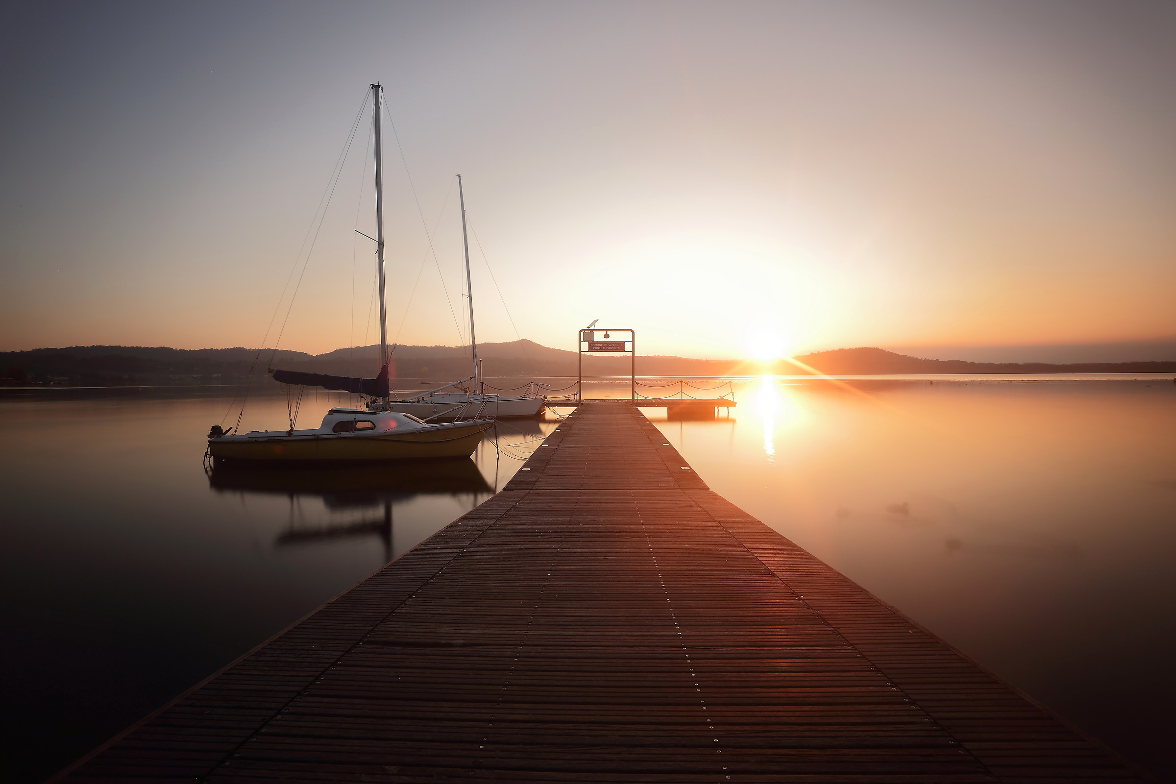 tramonto sul lago di viverone