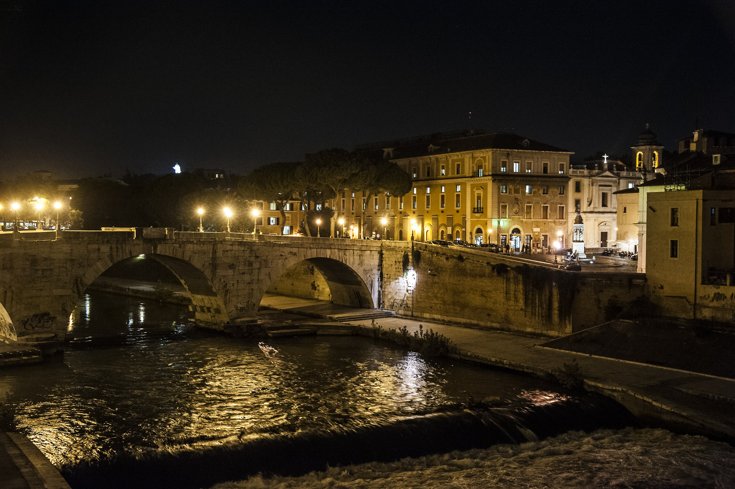 roma by night isola tiberina