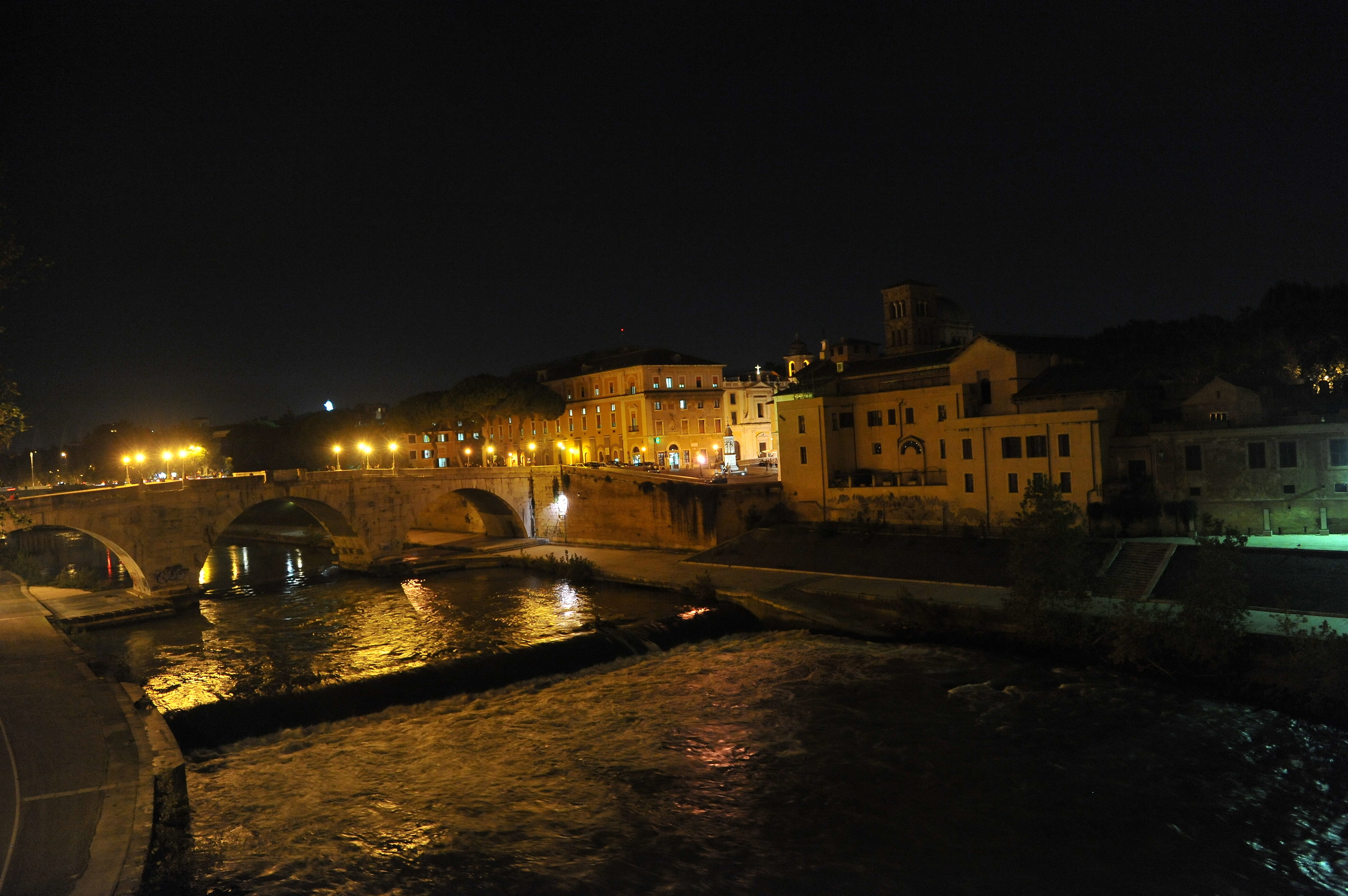 roma by night isola tiberina