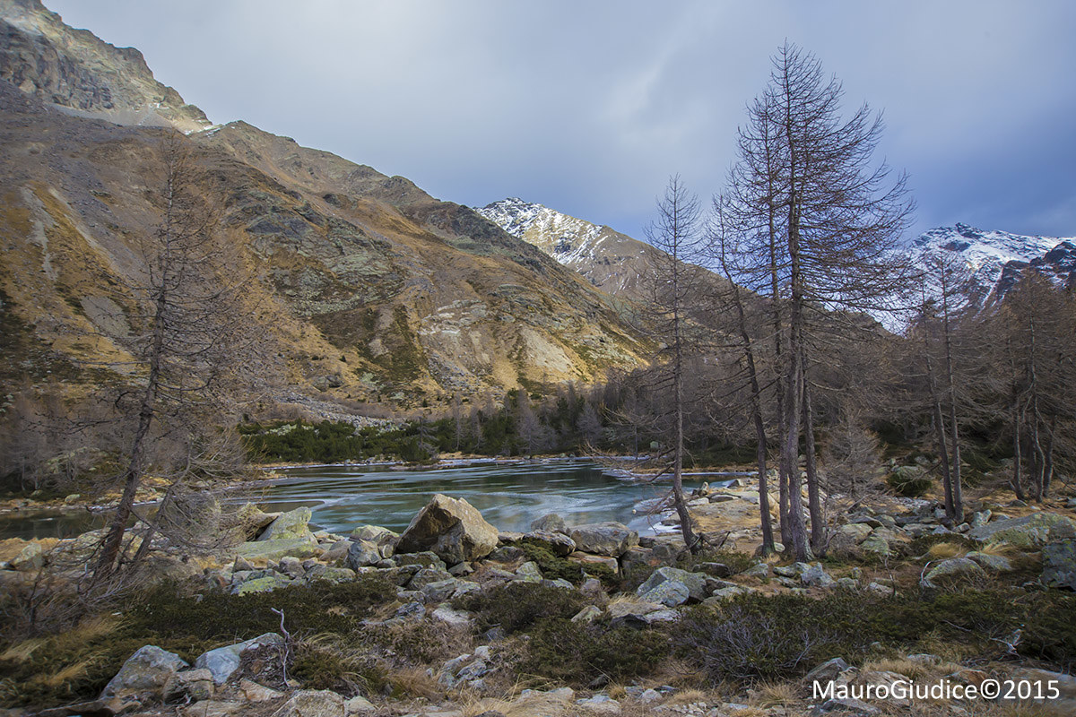 01 12 2015 a più di 2000 metri lago parzialmente gela...