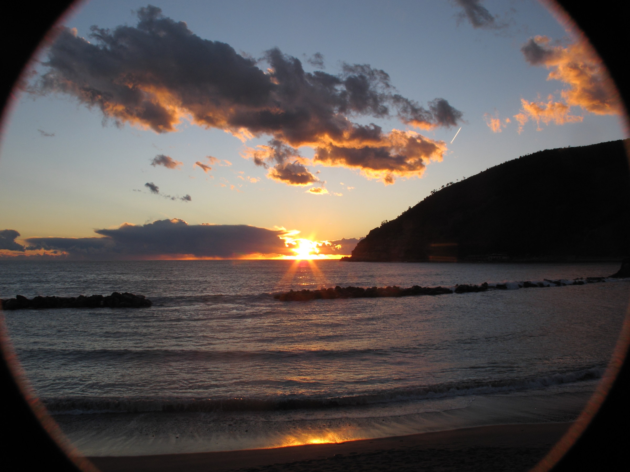 ... And I look at the world from a porthole .... (G. Togni)