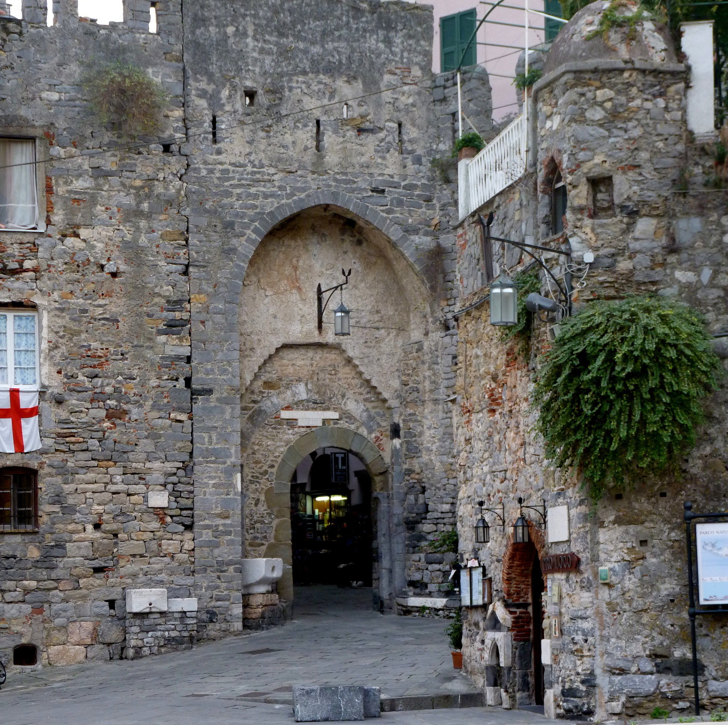 entrata del "carugio" a Portovenere