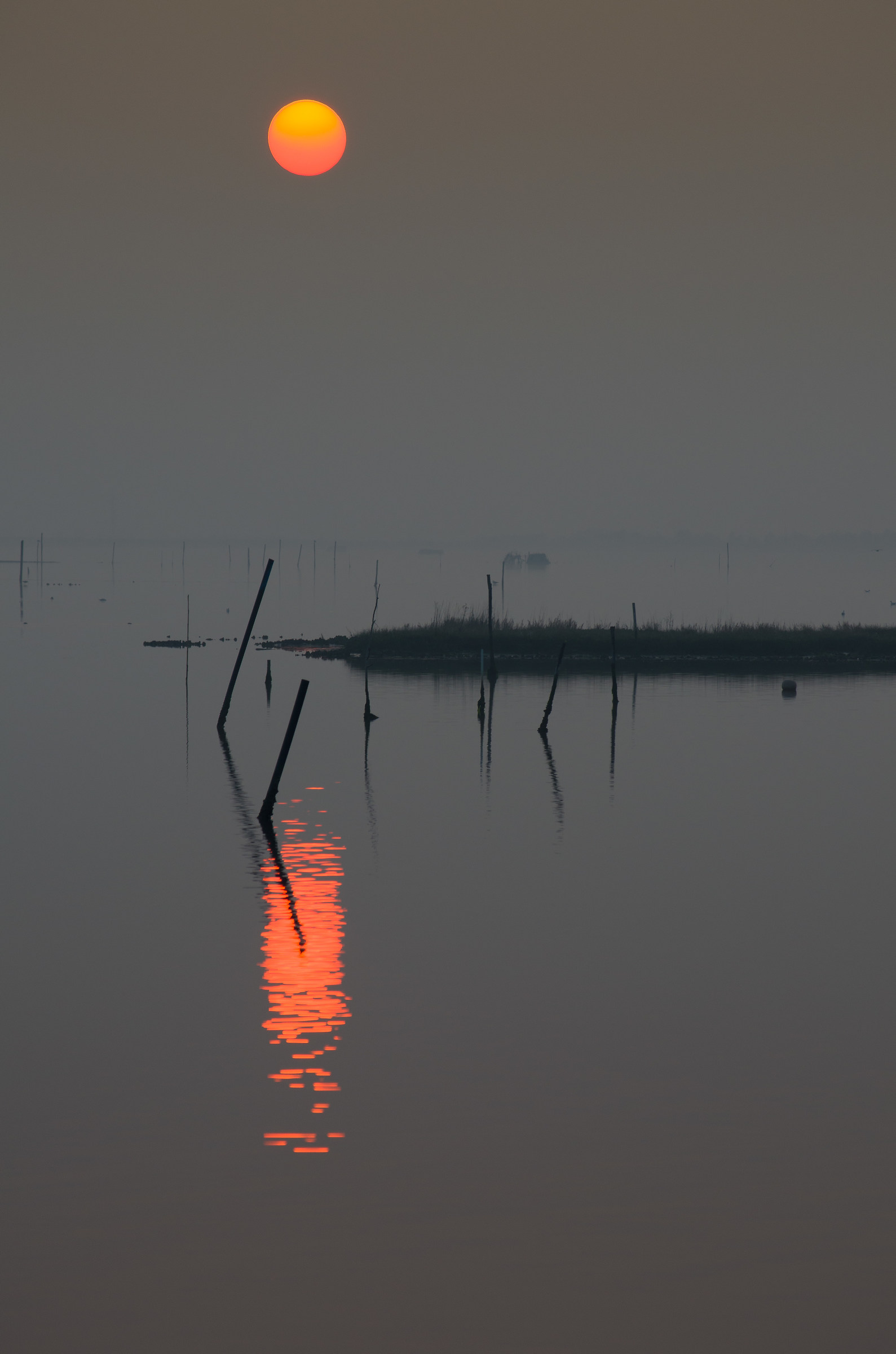 e la sera calò sulla laguna.....