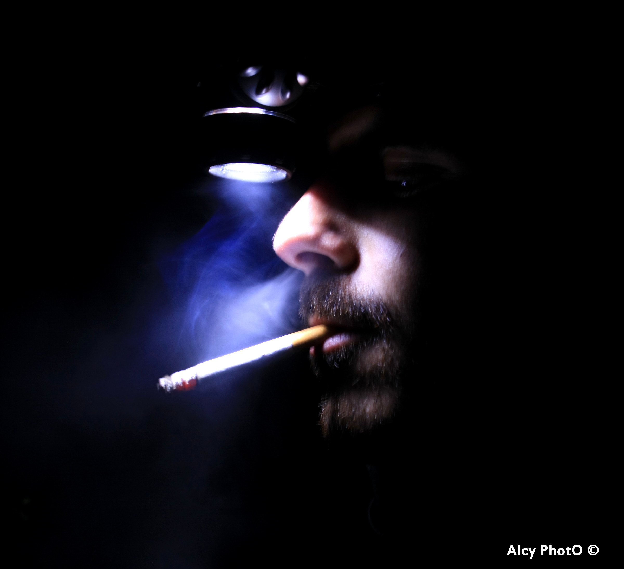 Fumatore nell oscurità
