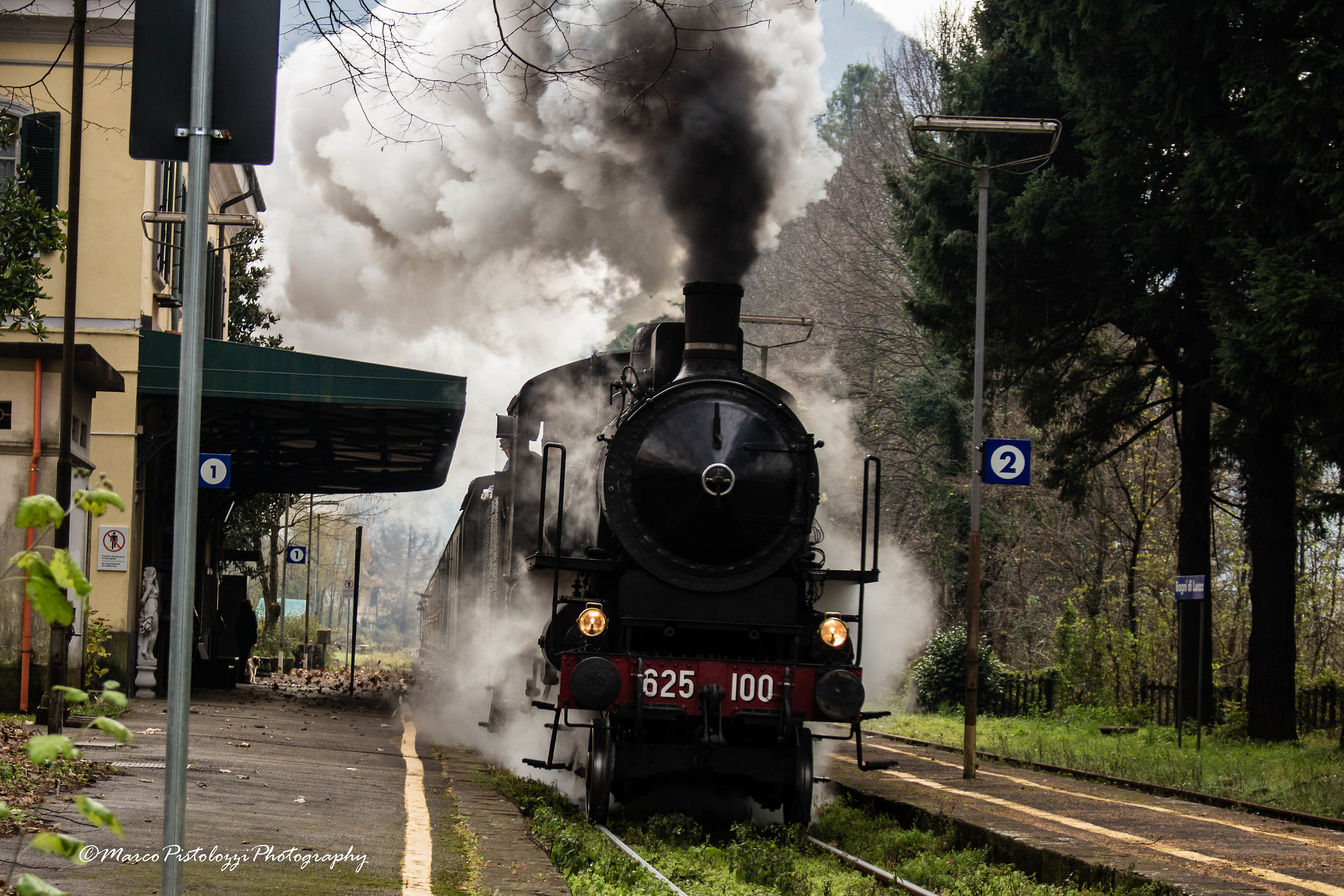 Stazione di Fornoli " il vecchio treno a  vapore!