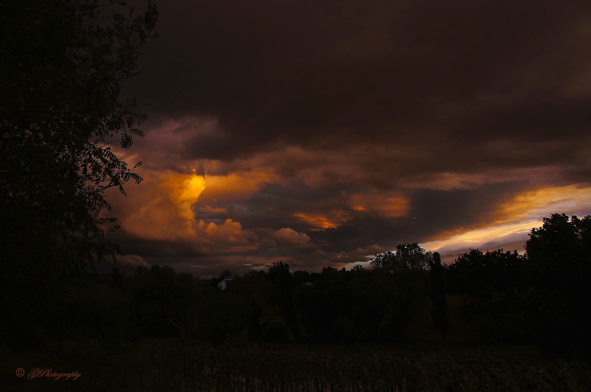 Bagliori tra i Nembi