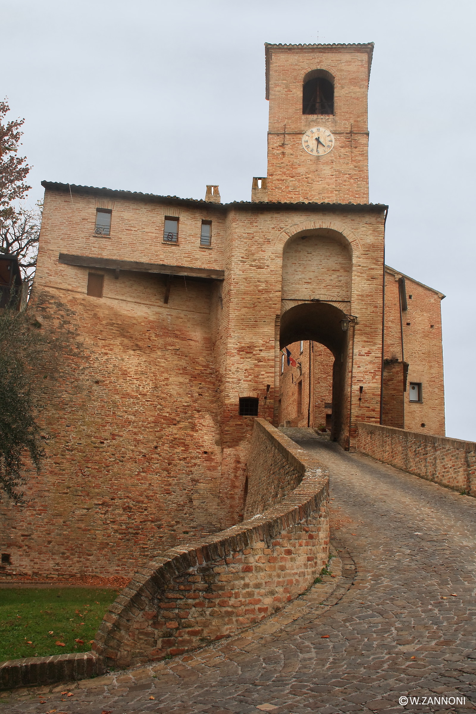 Entrando a Montegridolfo
