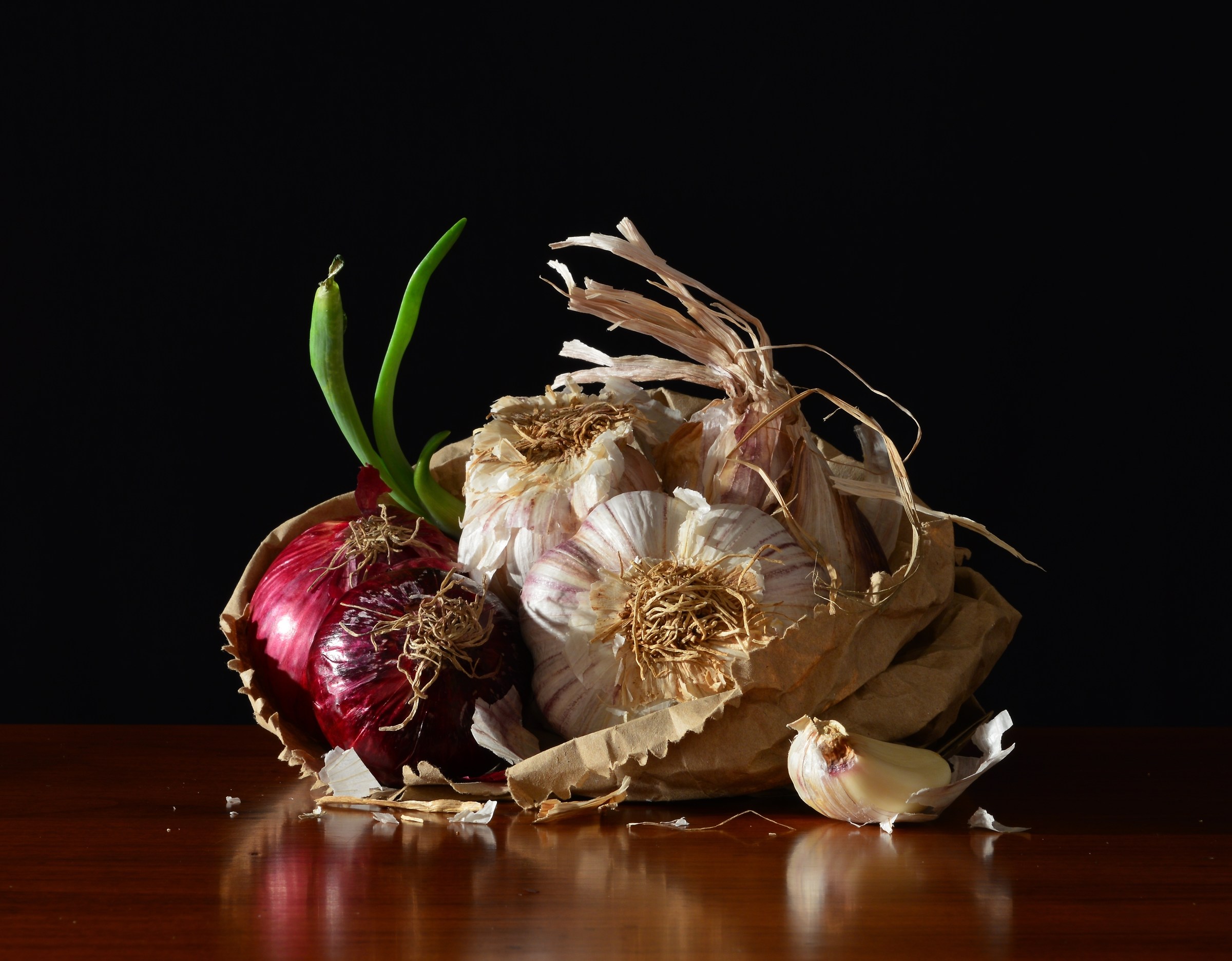 Package with garlic and red onions