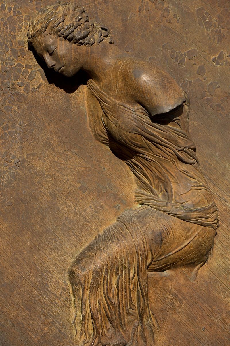 Igor Mitoraj, Madonna, Piazza Esedra, Roma