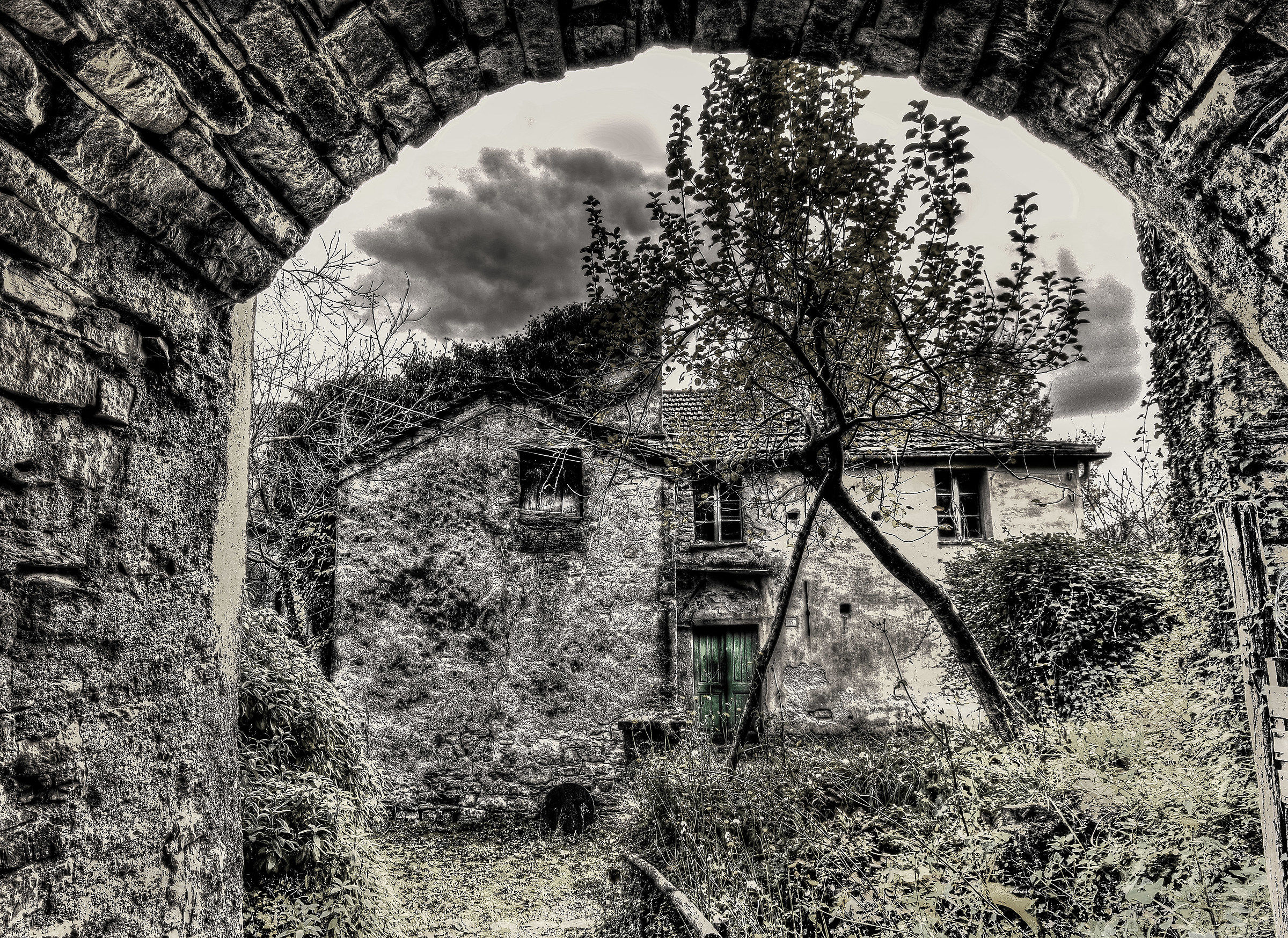 Do not go in that house ... the difficult and 'get out ....