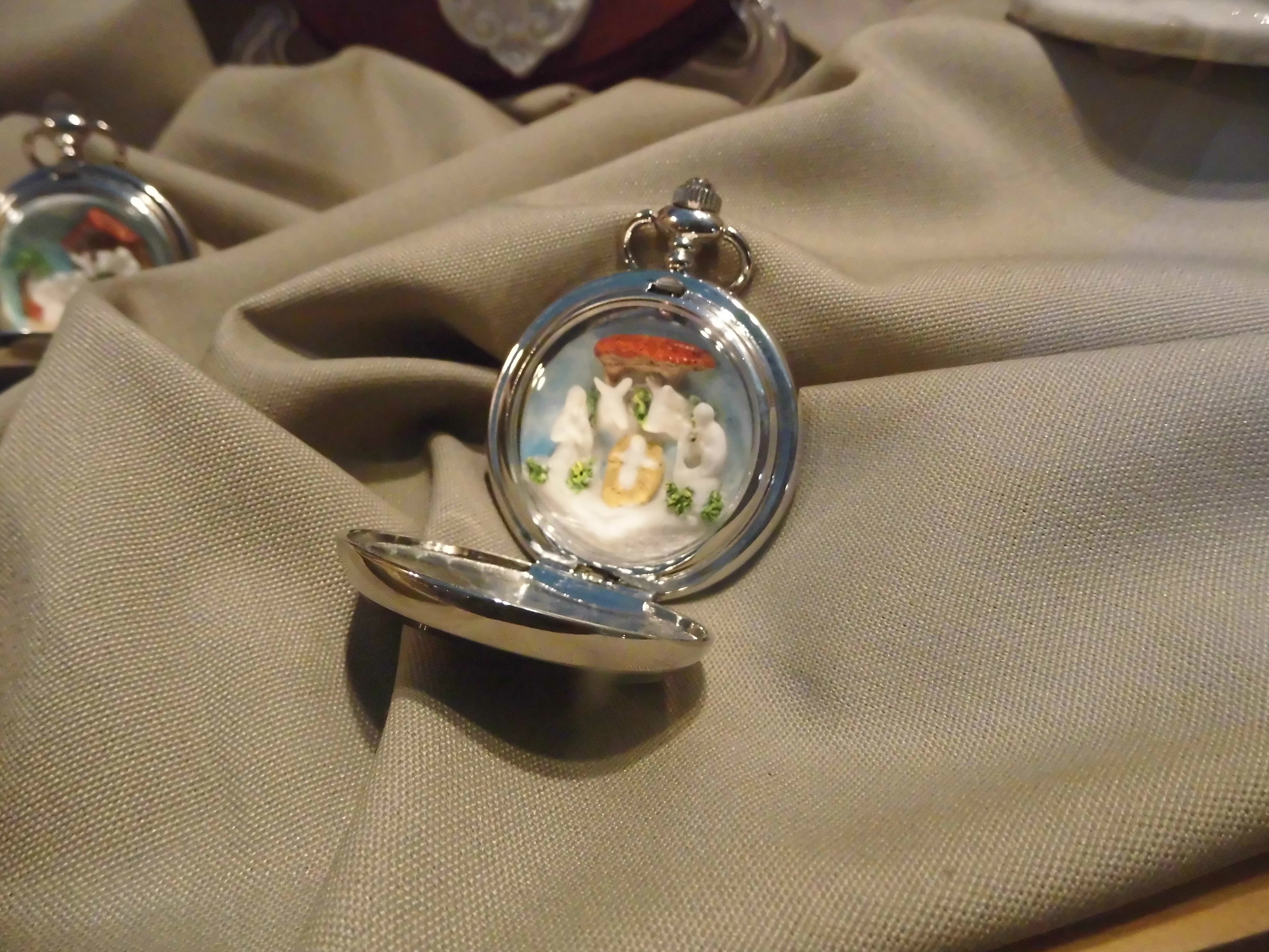 Christmas is coming 2-crib clock