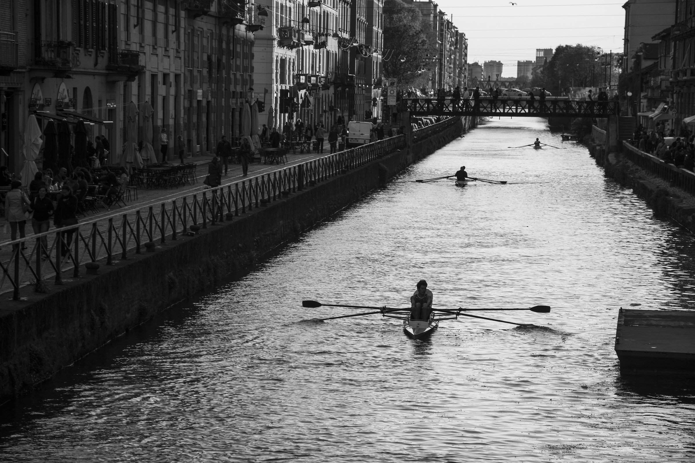 Canottieri nel naviglio grande