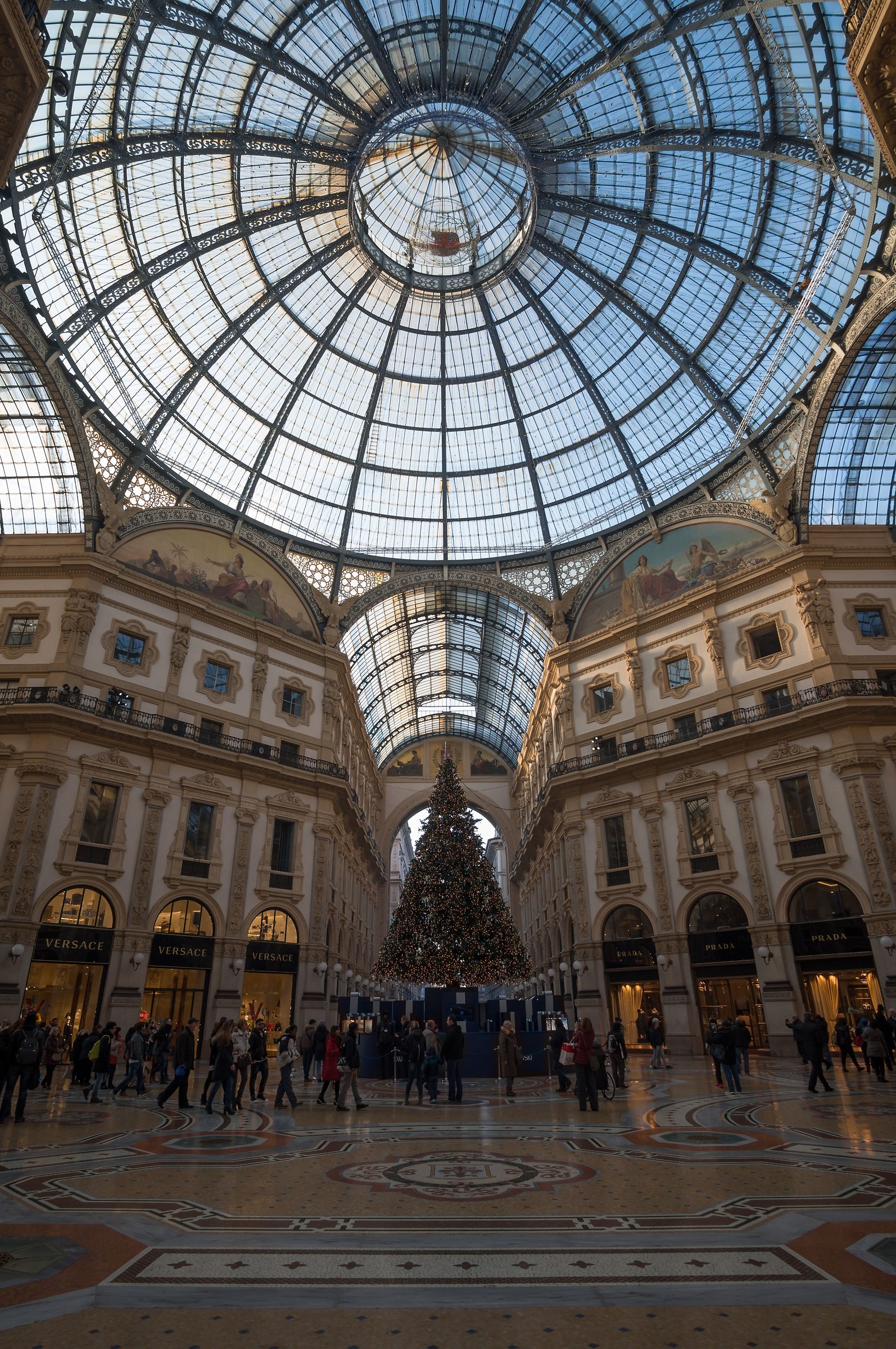 Octagon Gallery with Christmas tree - 2