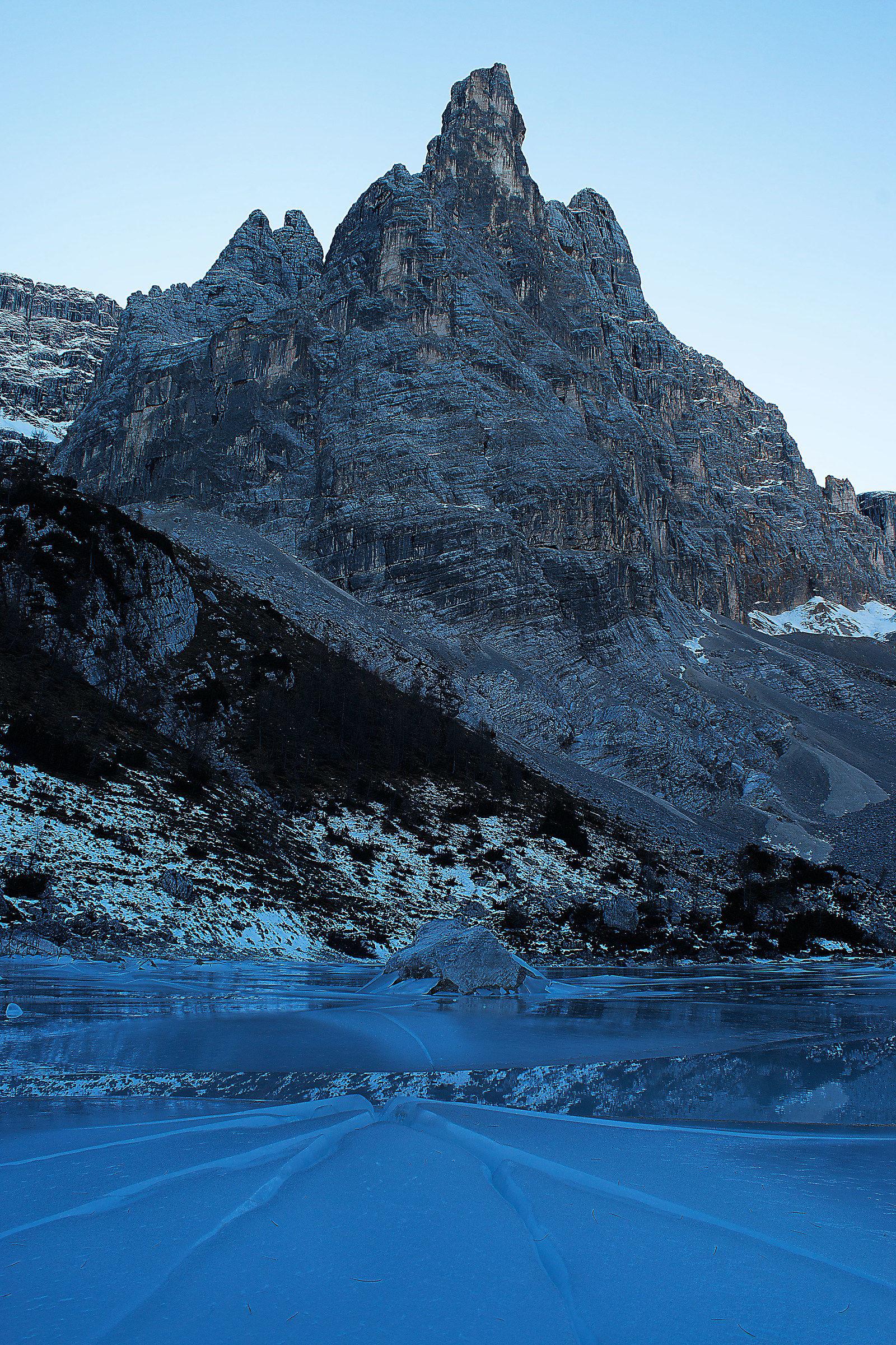 Dal centro del lago Sorapis
