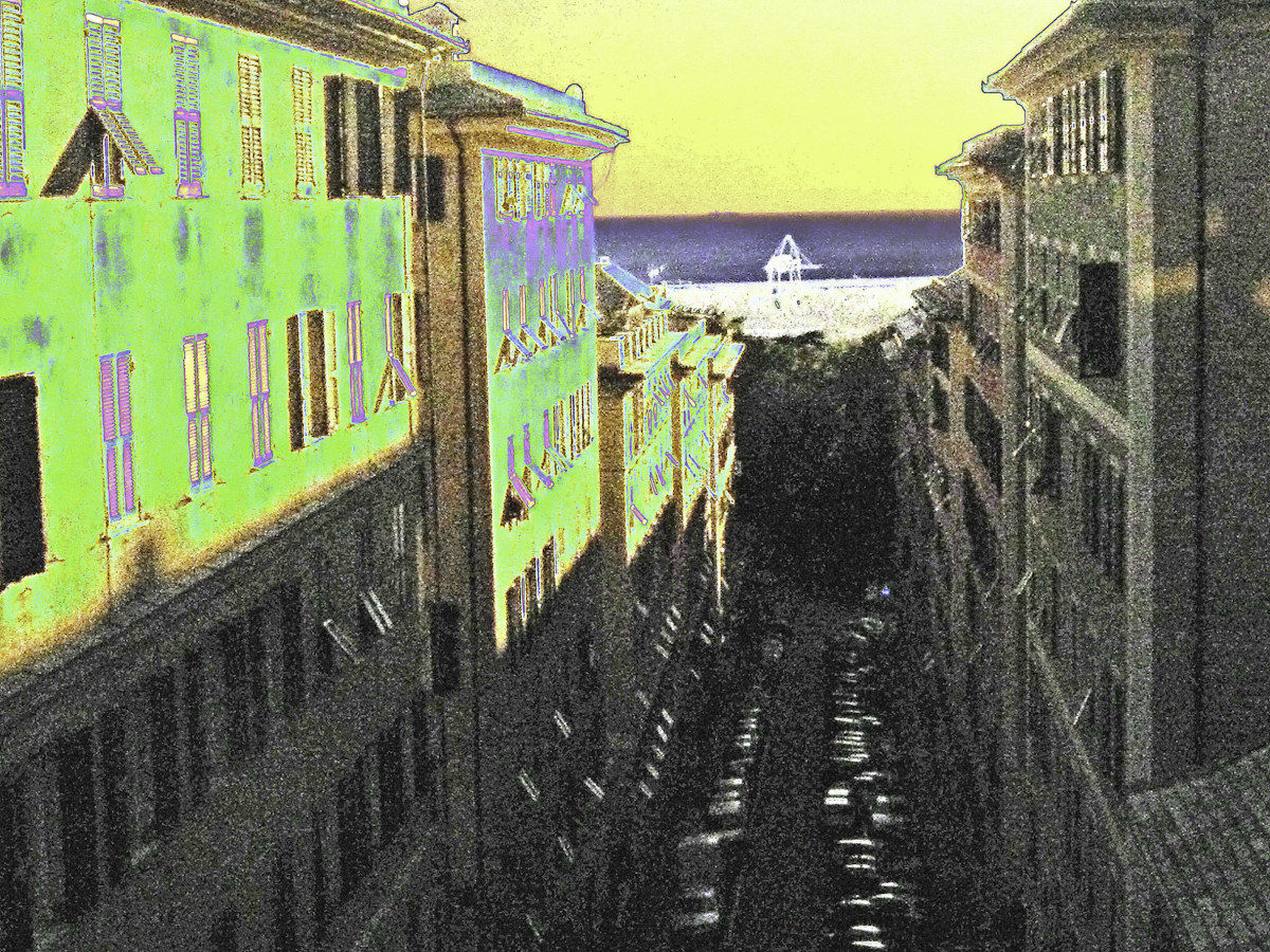 luce crepuscolare  via assarotti e porto di genova