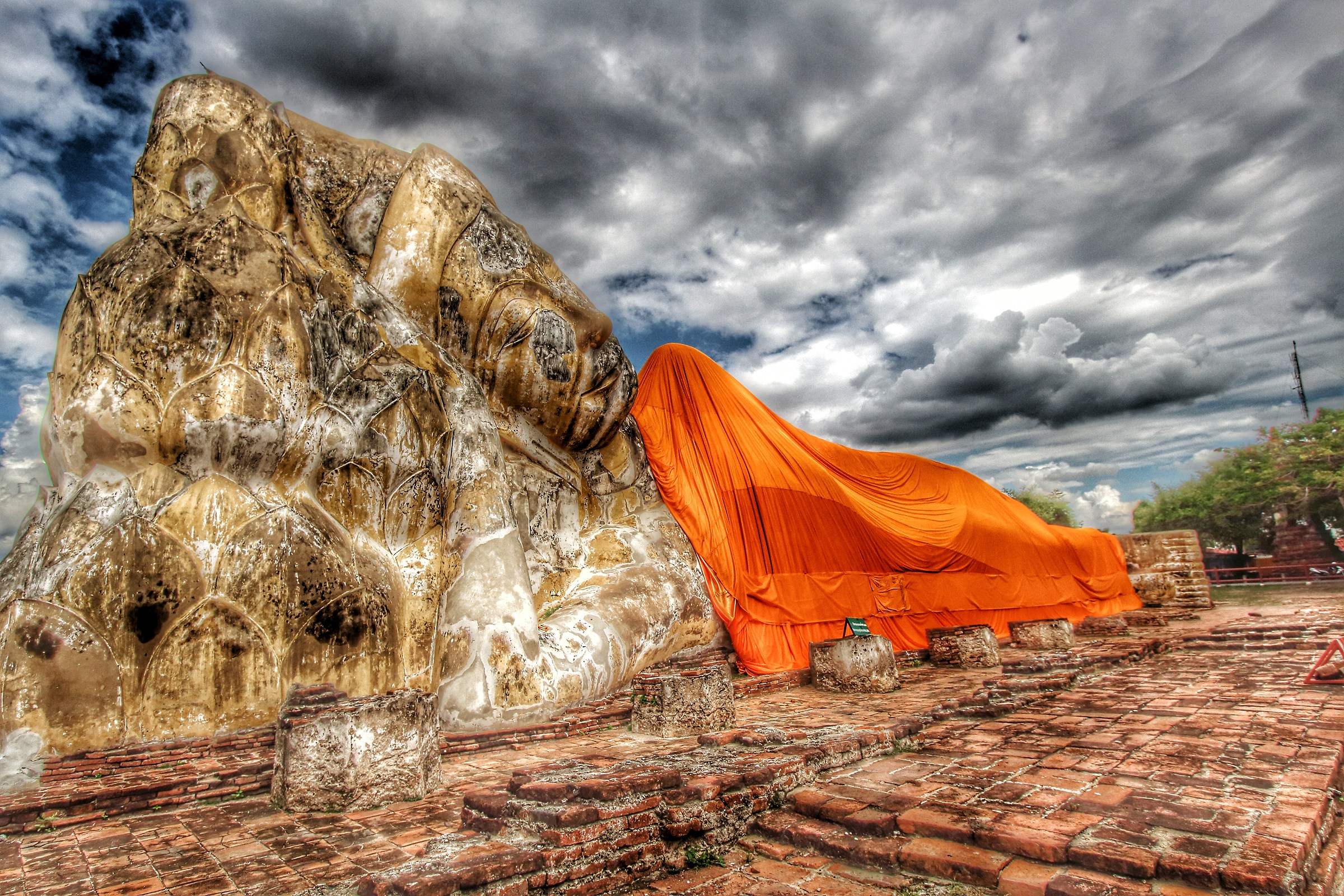 Giant sleepping Buddha