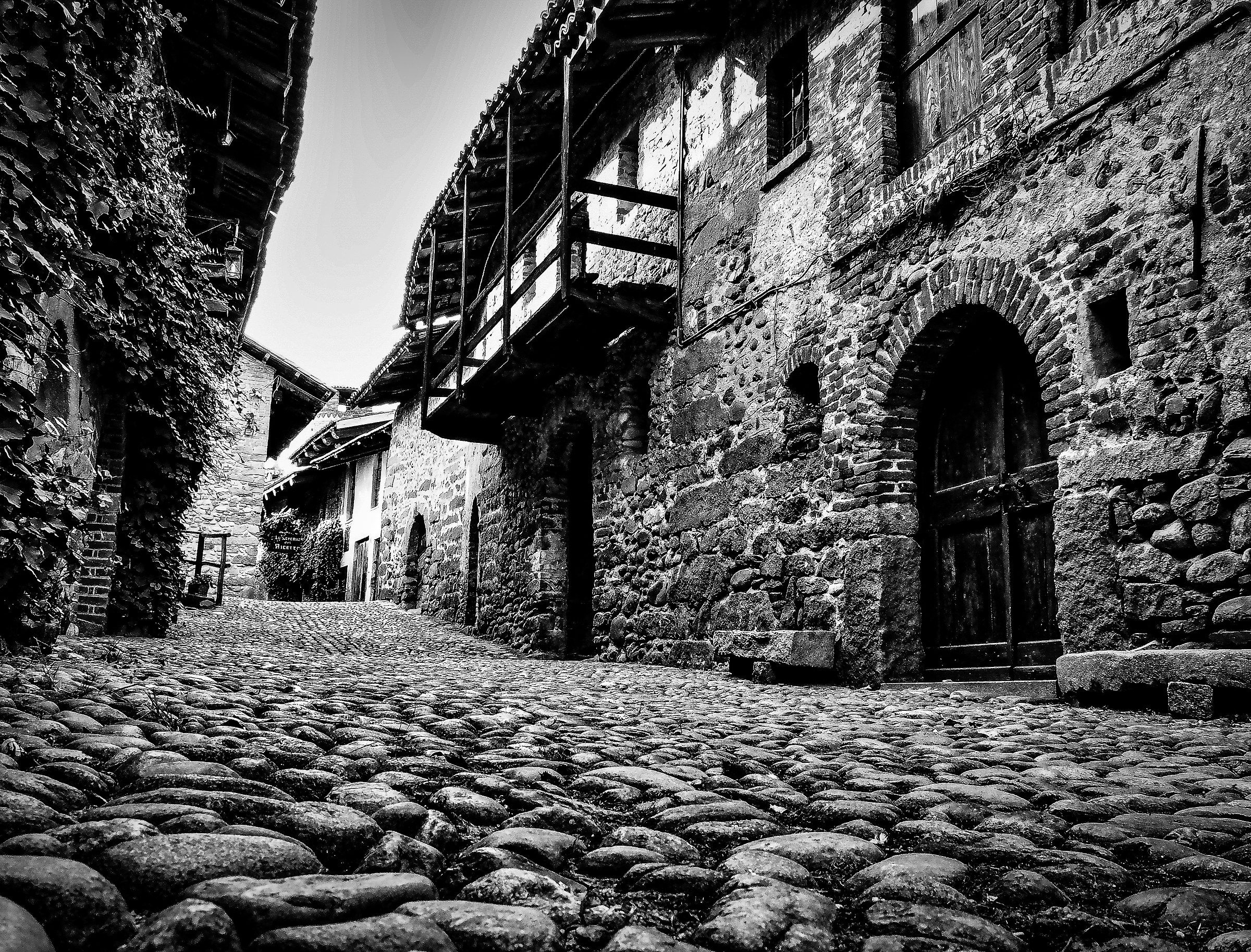 ciotoli,pietre e mattoni